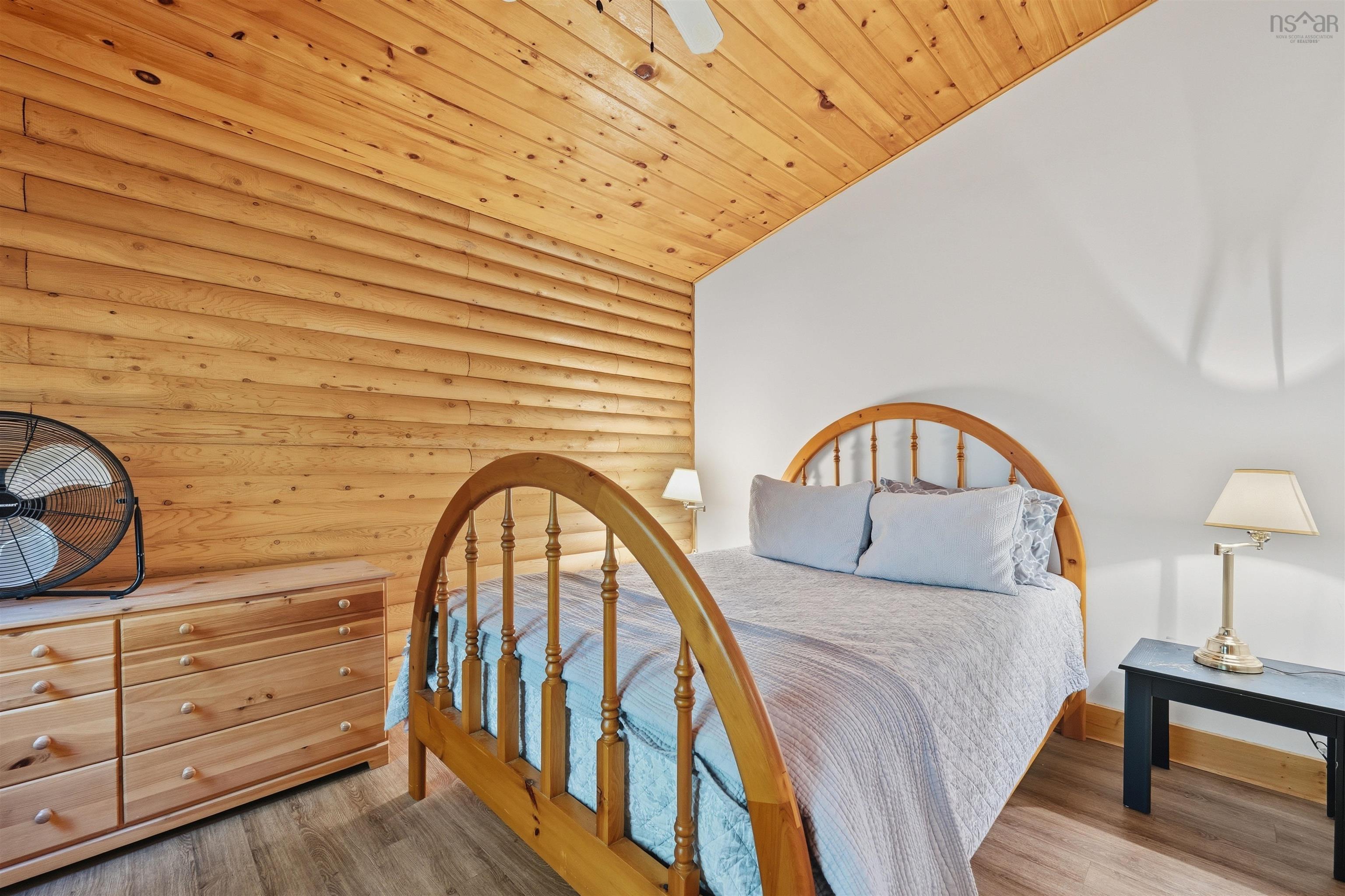 $999,900.00: 33 Ocean Marina Drive, Deep Cove