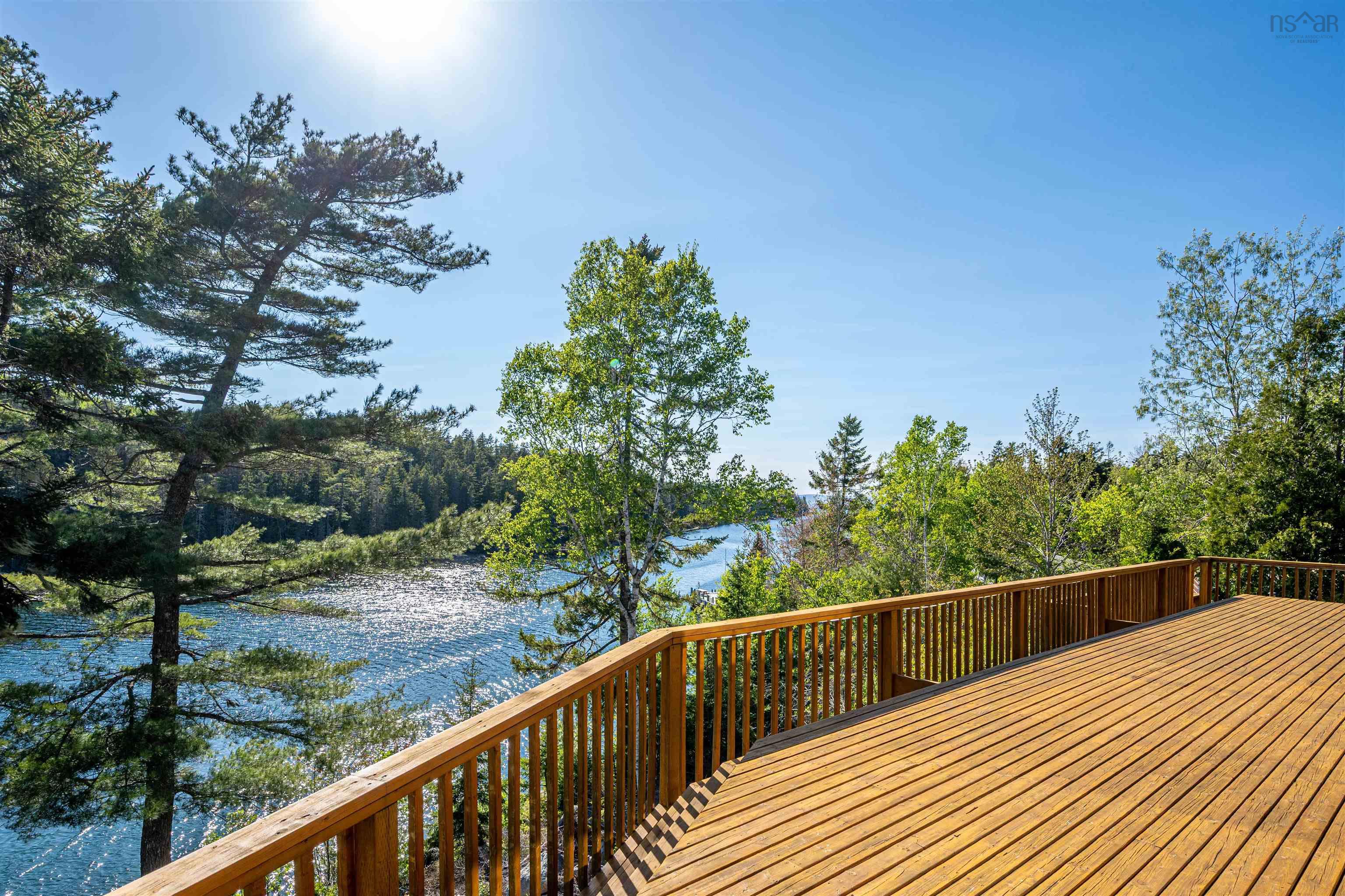$999,900.00: 33 Ocean Marina Drive, Deep Cove