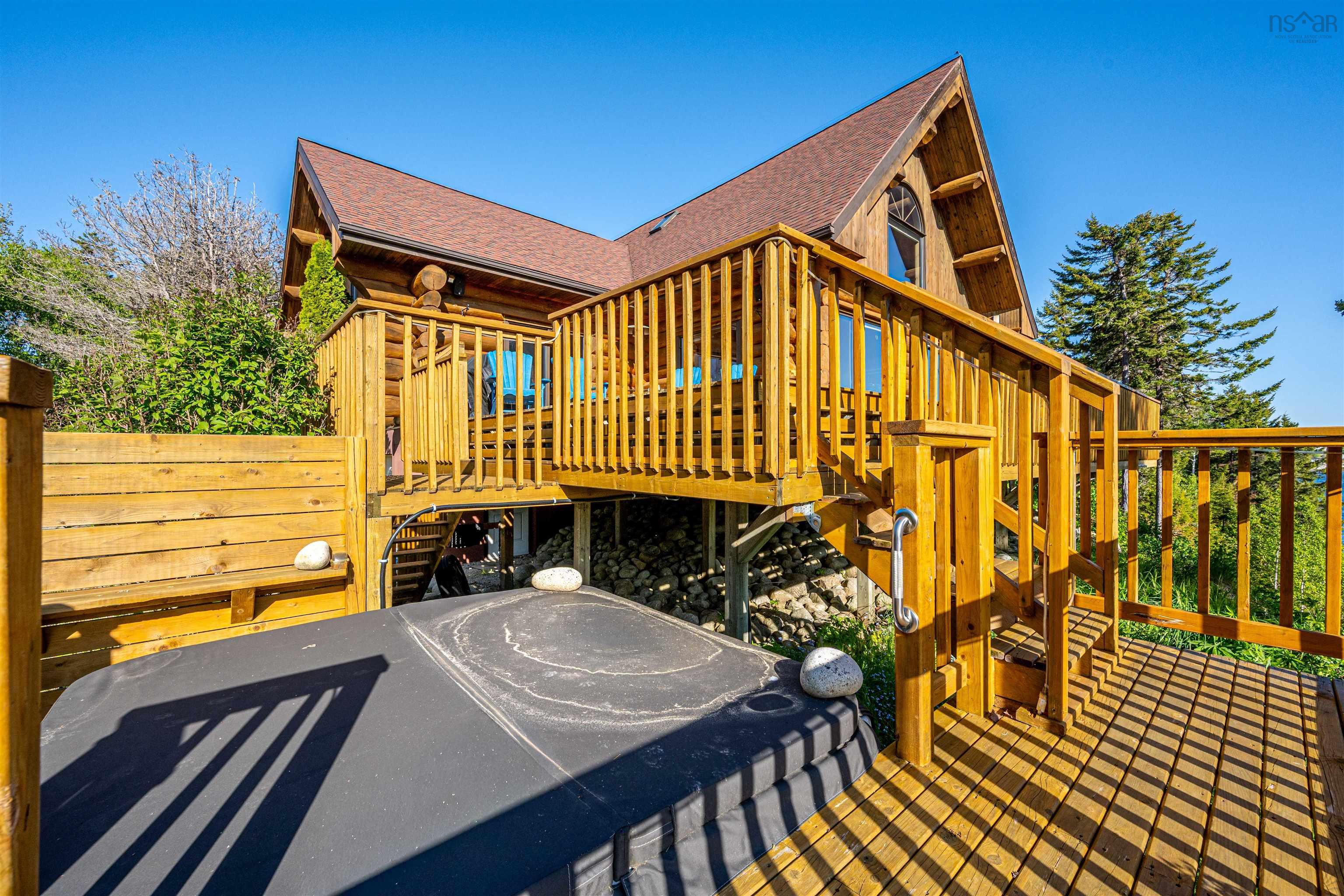 $999,900.00: 33 Ocean Marina Drive, Deep Cove