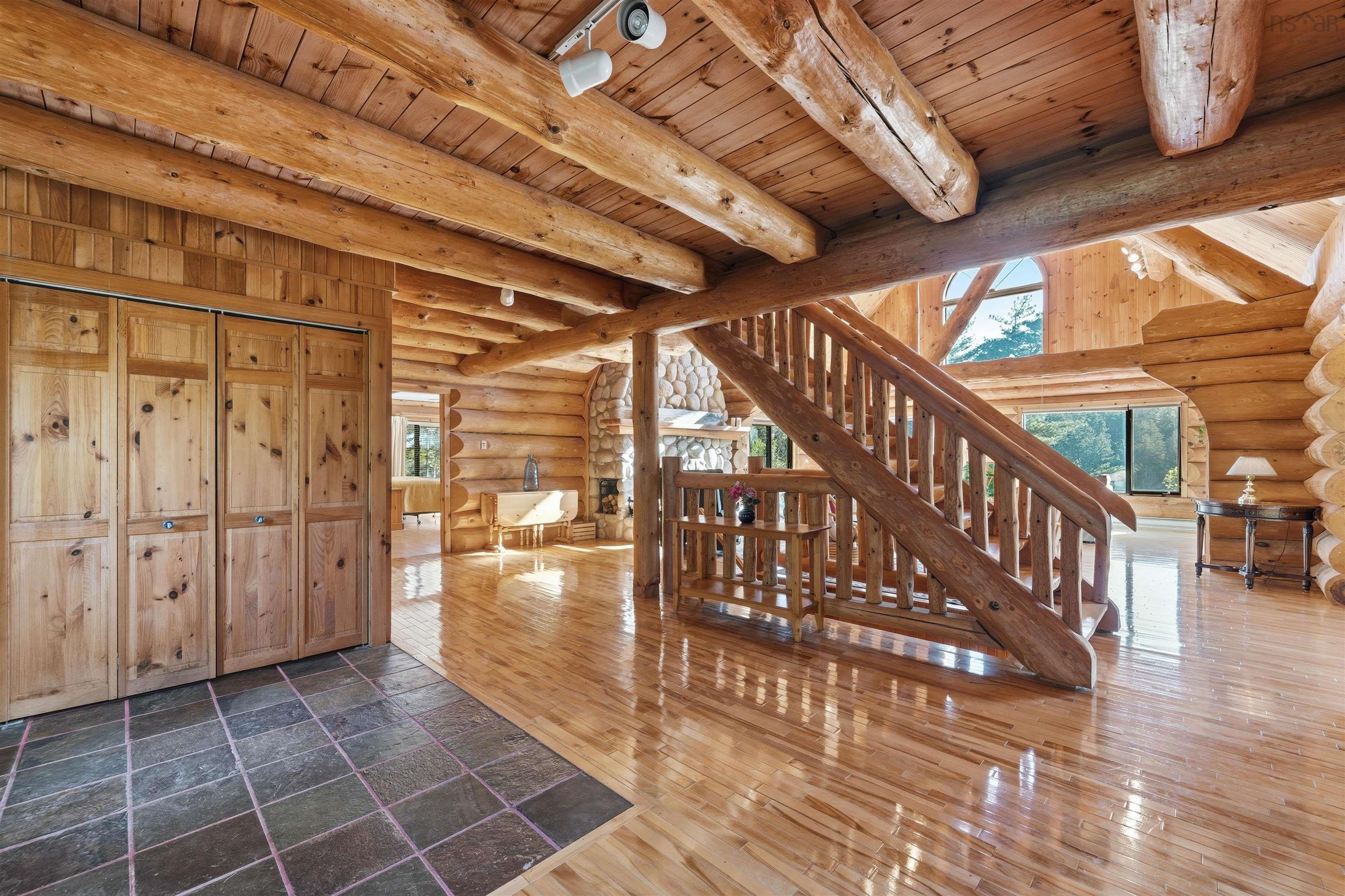 $999,900.00: 33 Ocean Marina Drive, Deep Cove