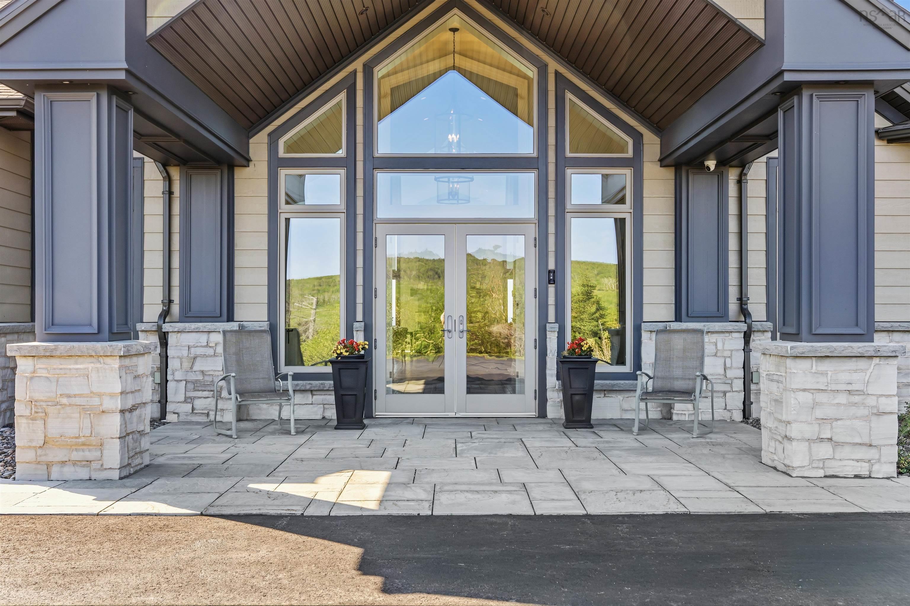 $1,950,000.00: 8482 Highway 337, Georgeville