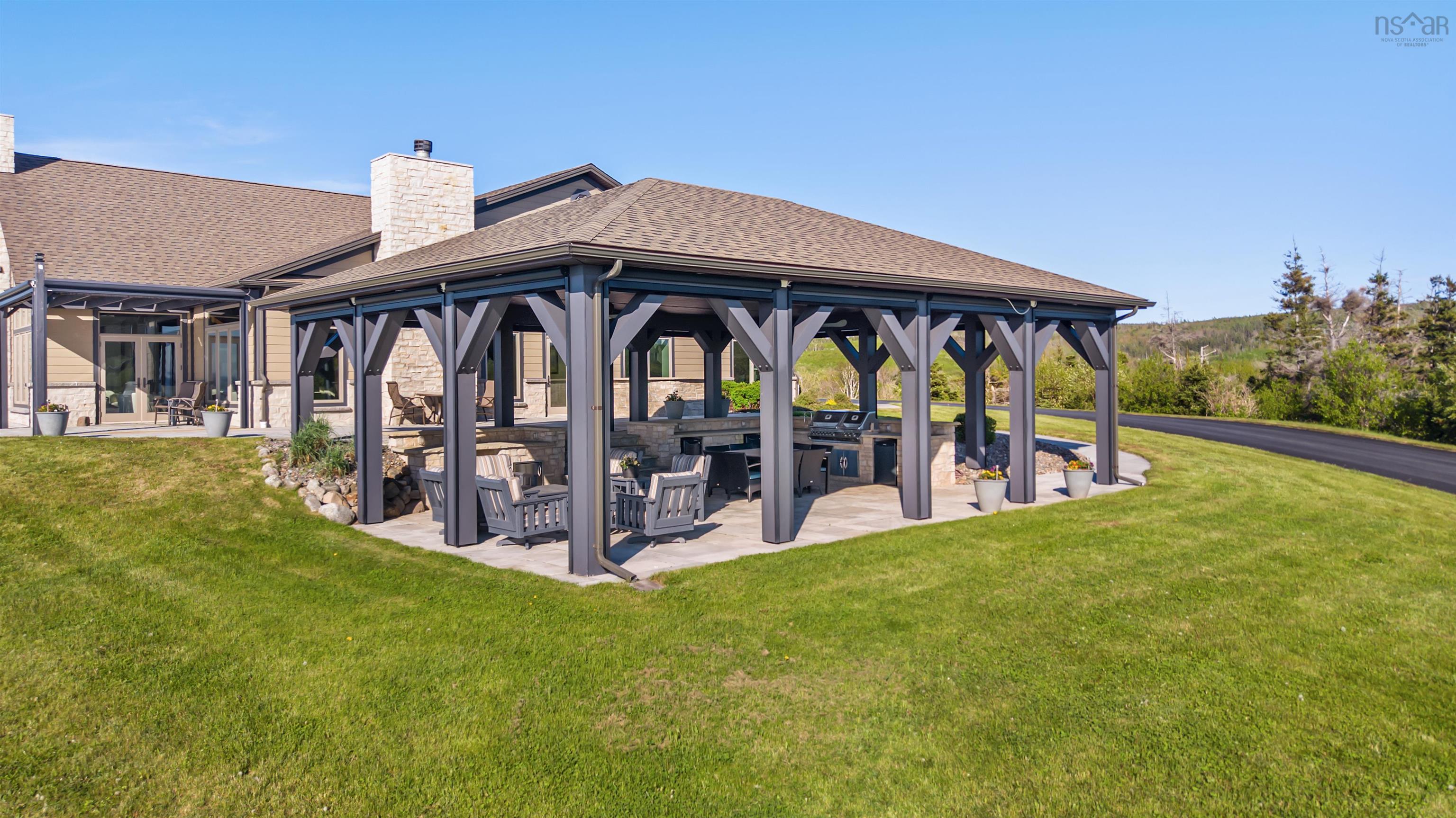 $1,950,000.00: 8482 Highway 337, Georgeville