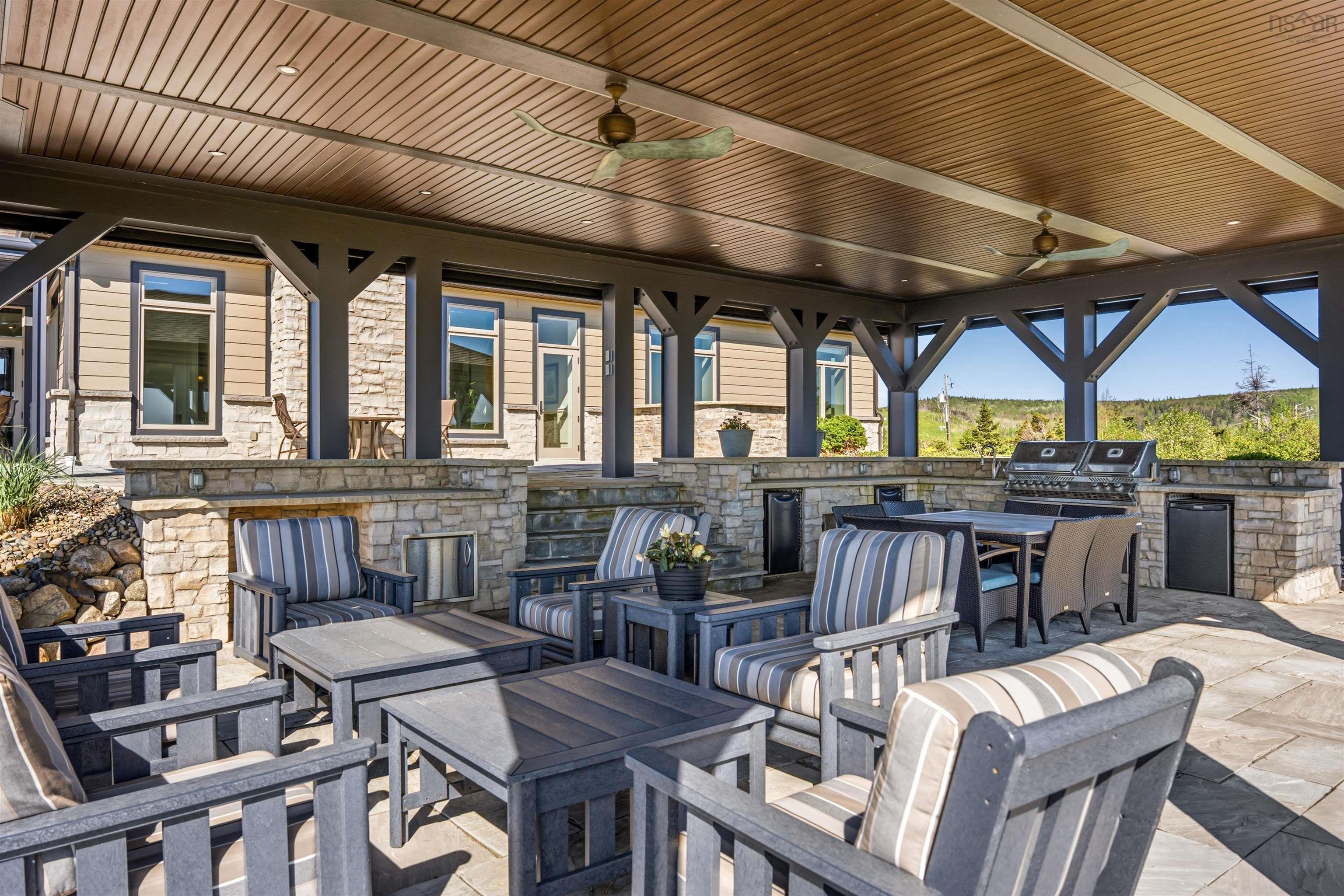$1,950,000.00: 8482 Highway 337, Georgeville