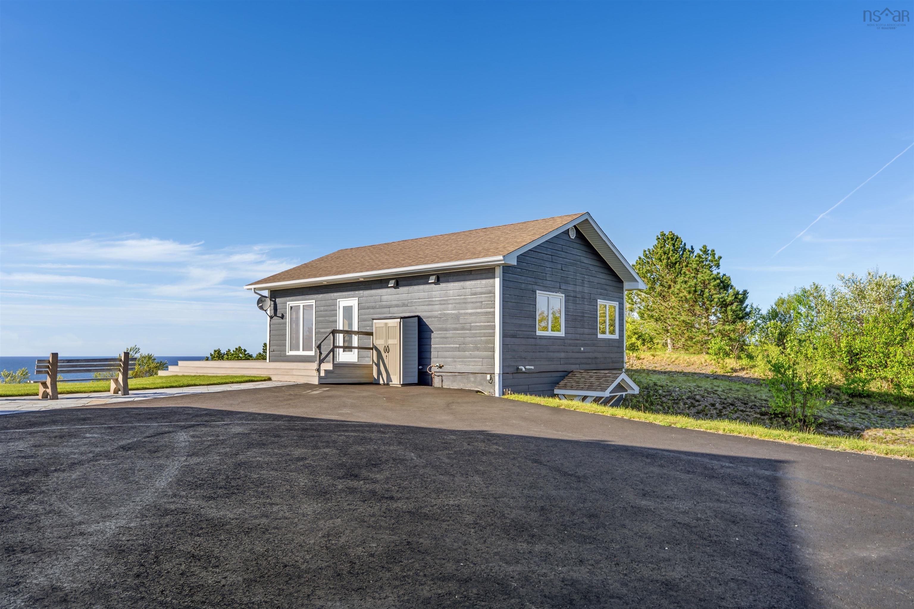 $1,950,000.00: 8482 Highway 337, Georgeville