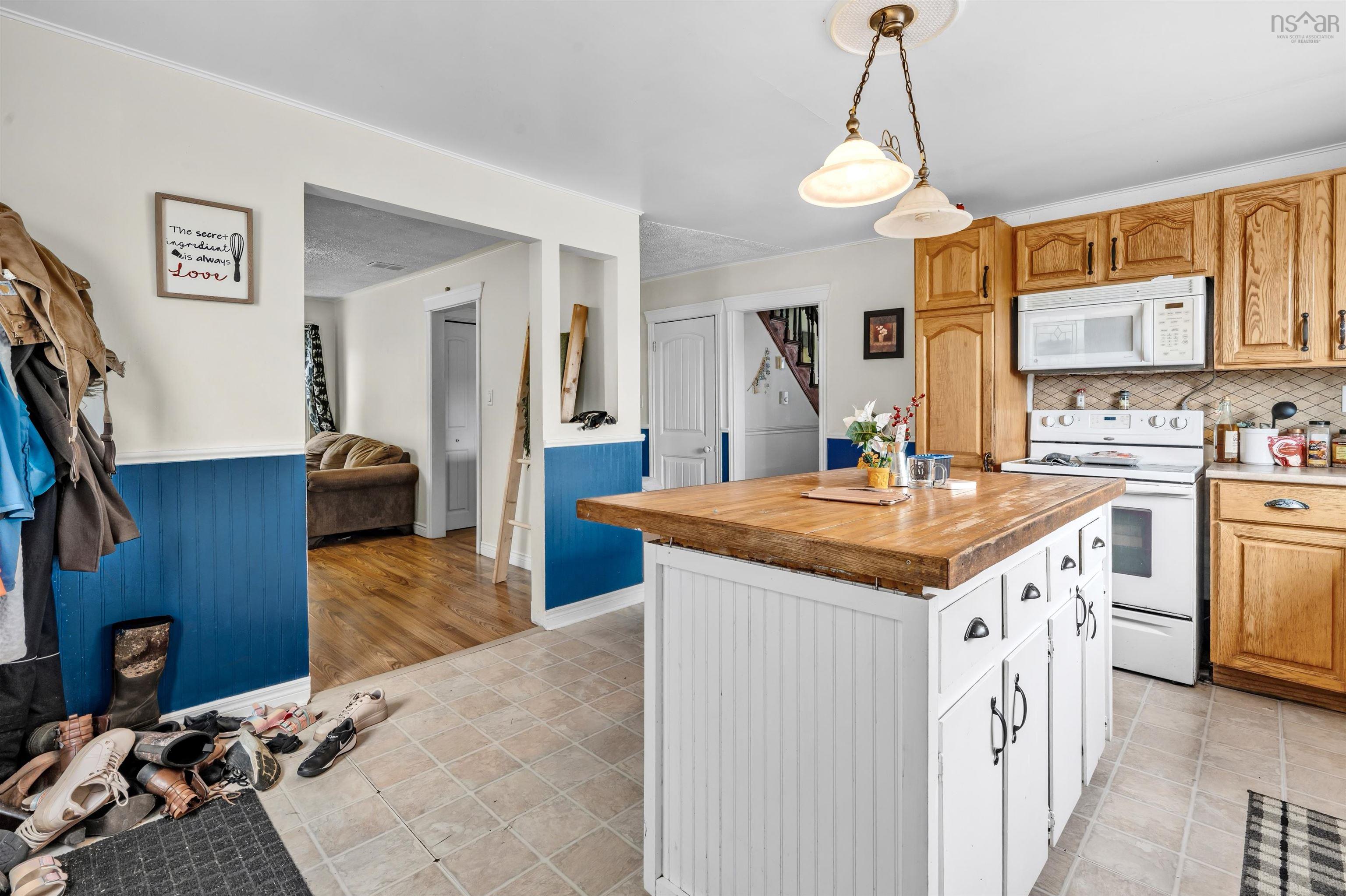 $379,900.00: 8628 Highway 7 Highway E, Musquodoboit Harbour