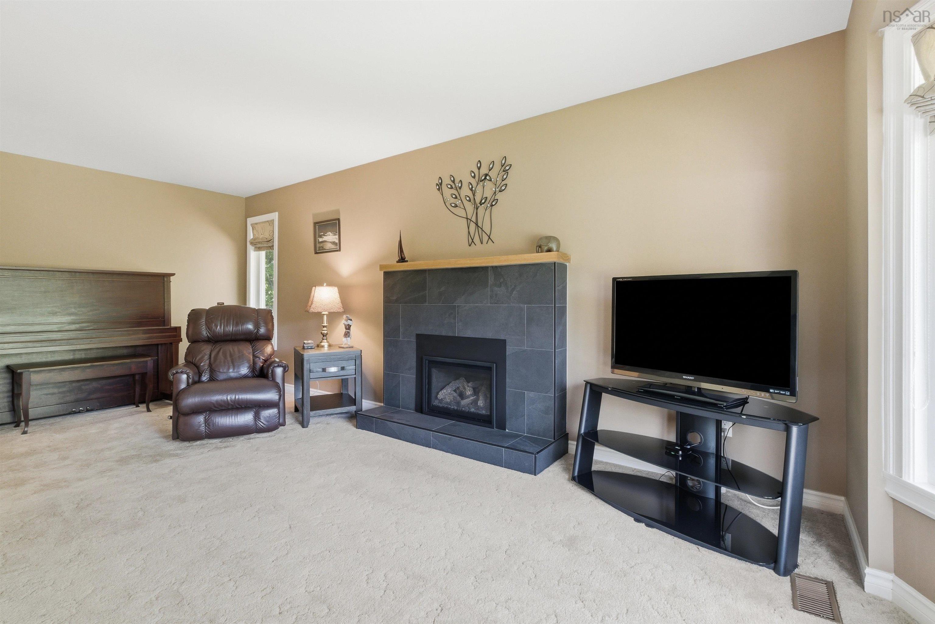 $699,900.00: 5 Juniper Way, Hubley
