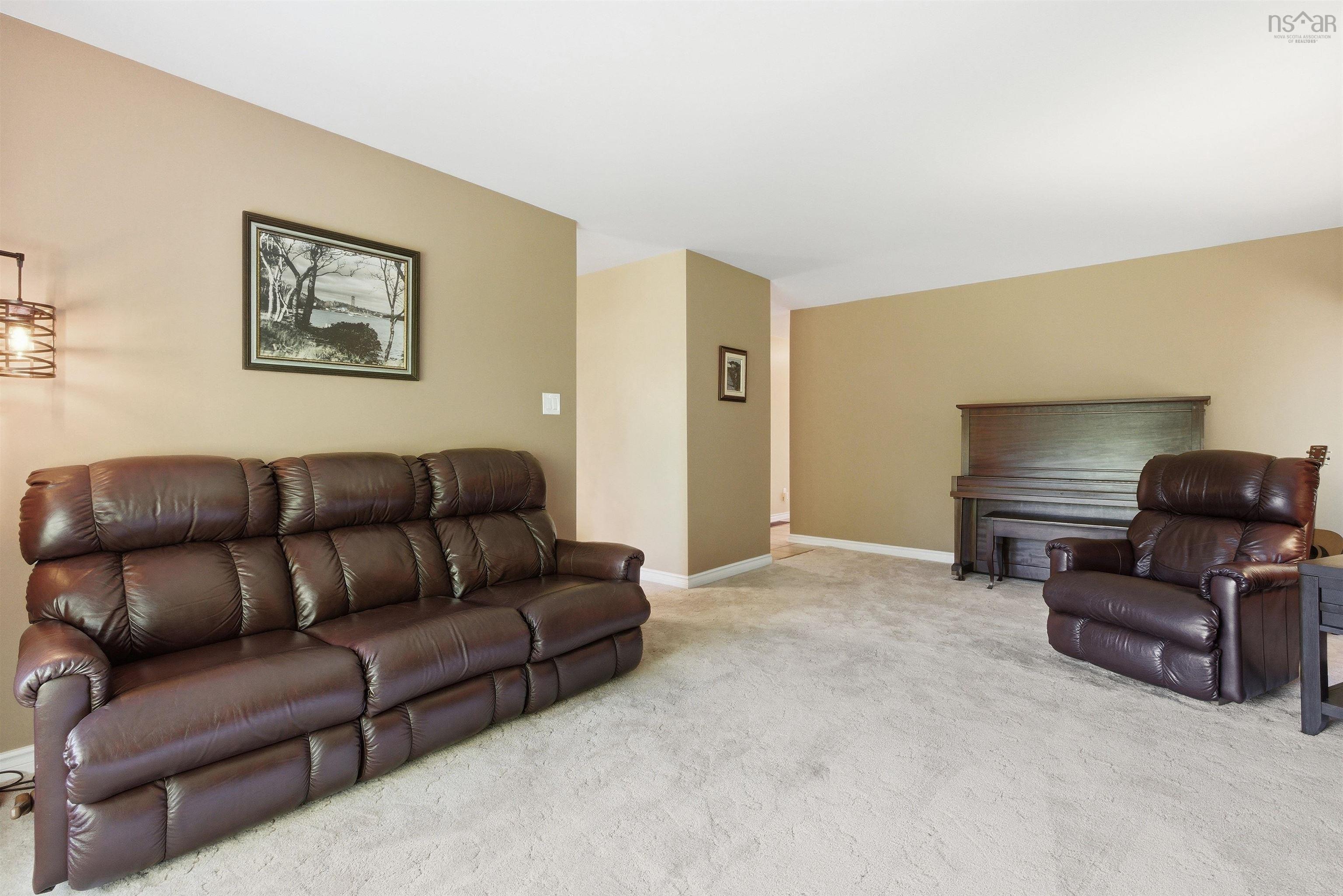 $699,900.00: 5 Juniper Way, Hubley