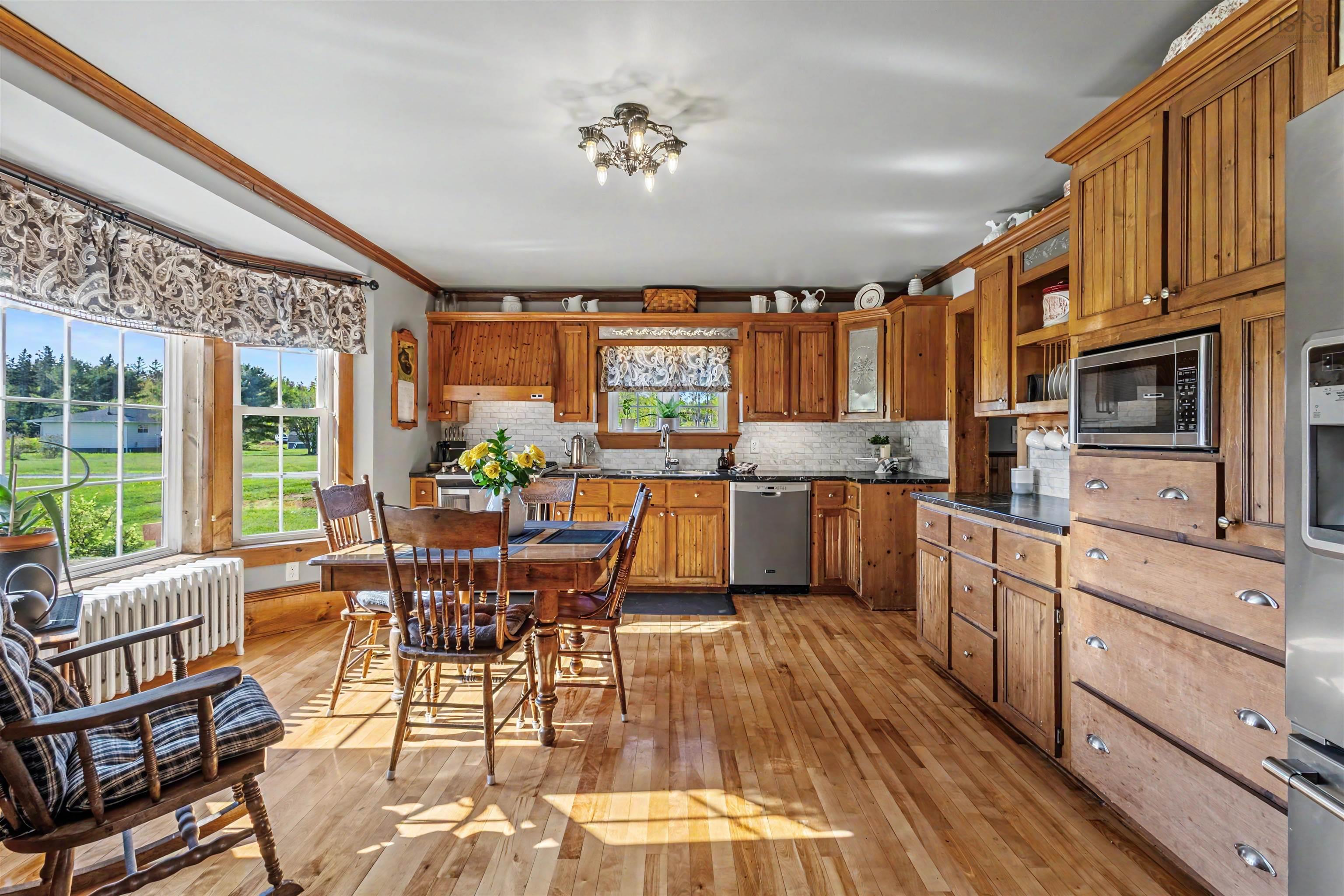 $559,900.00: 488 St James Road, Dalem Lake
