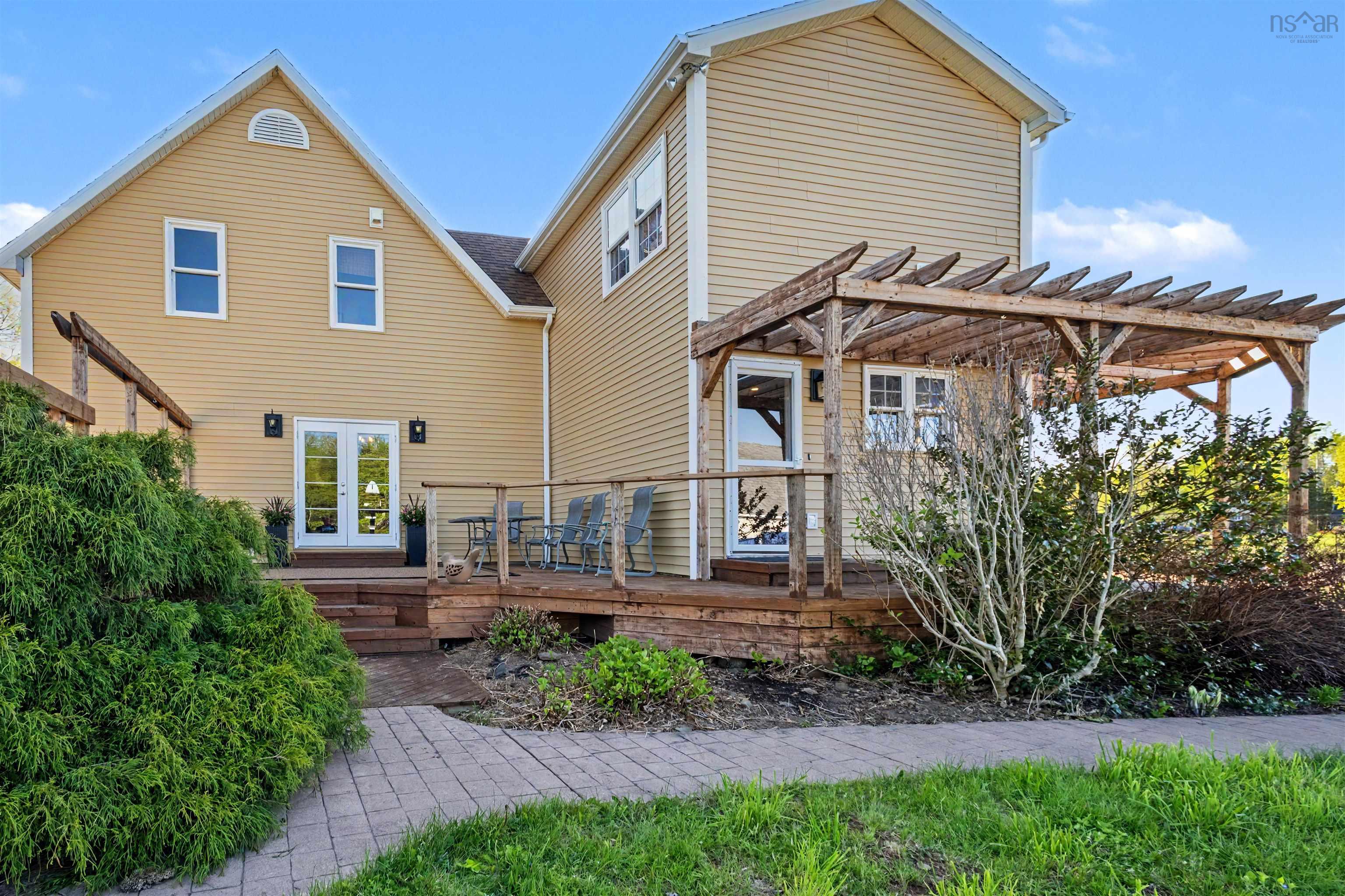$559,900.00: 488 St James Road, Dalem Lake
