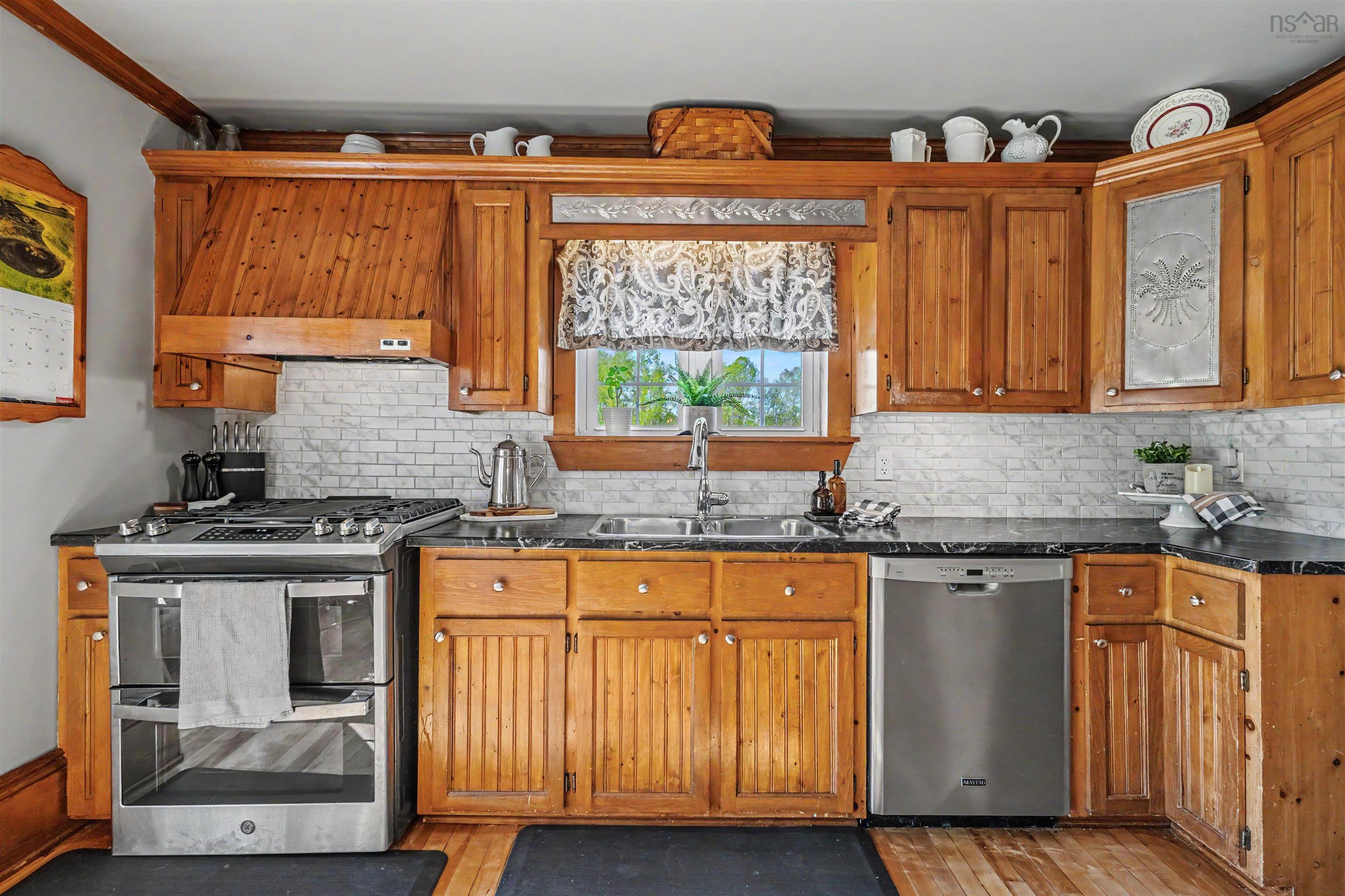 $559,900.00: 488 St James Road, Dalem Lake
