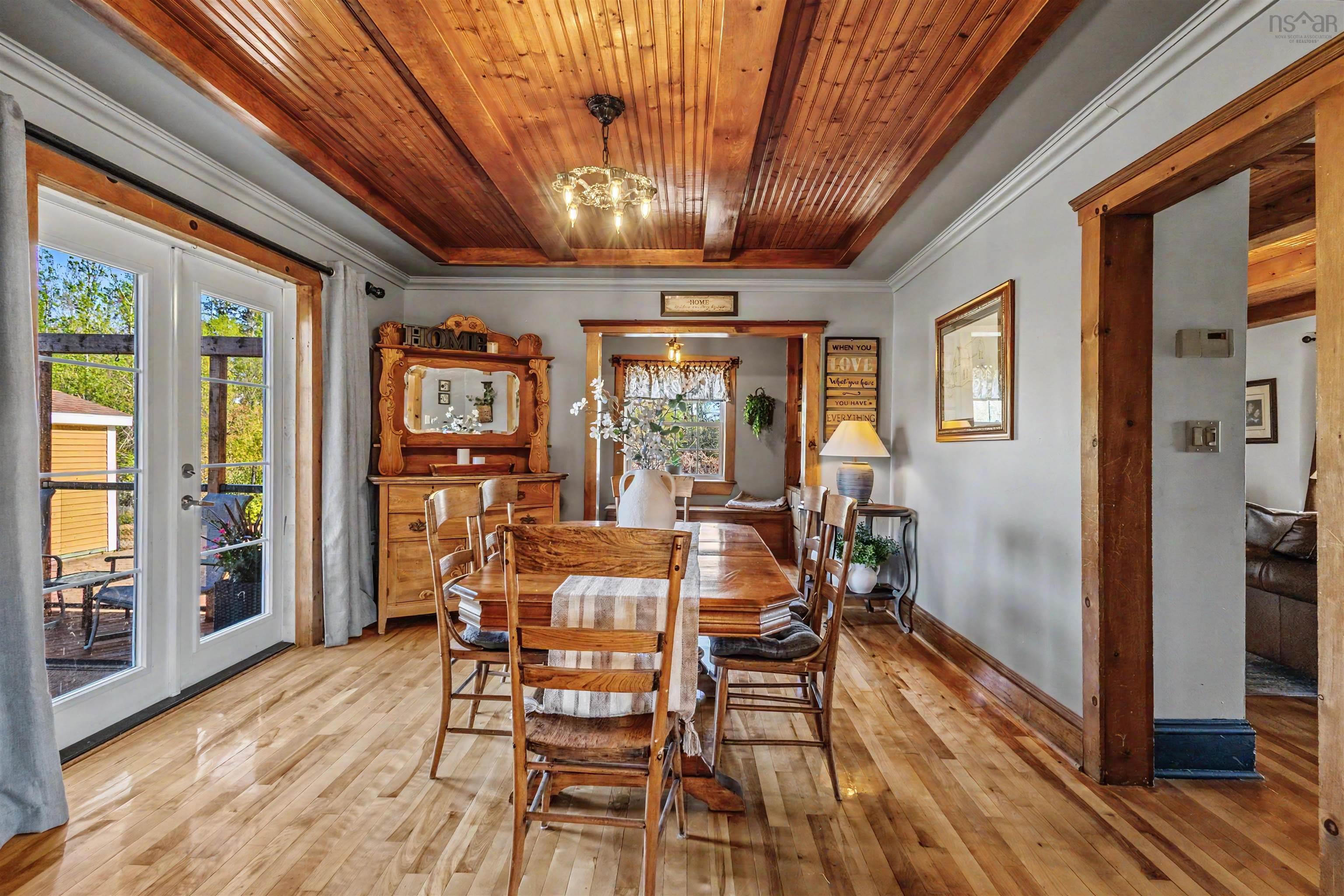 $559,900.00: 488 St James Road, Dalem Lake