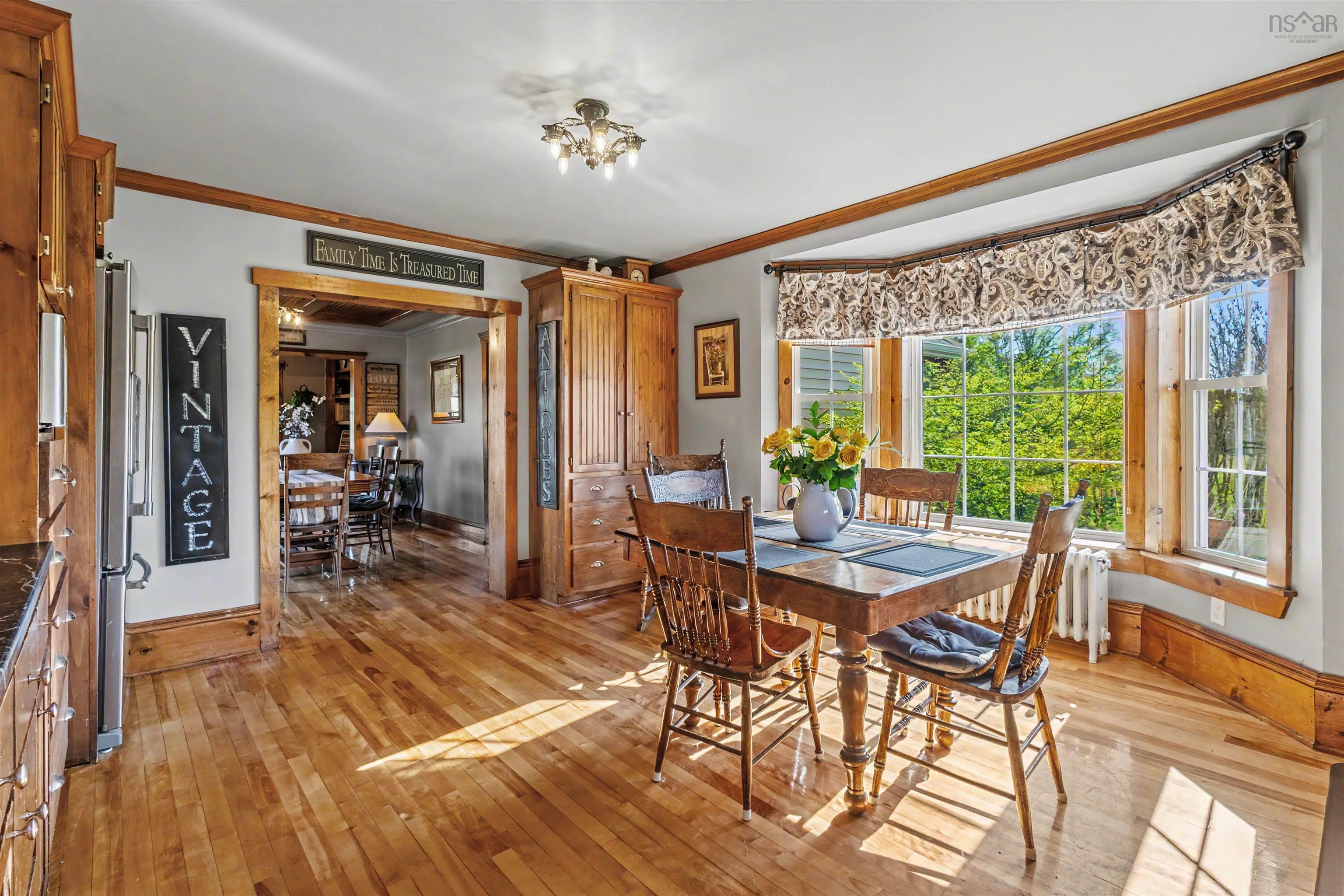 $559,900.00: 488 St James Road, Dalem Lake