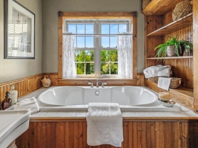 $559,900.00: 488 St James Road, Dalem Lake