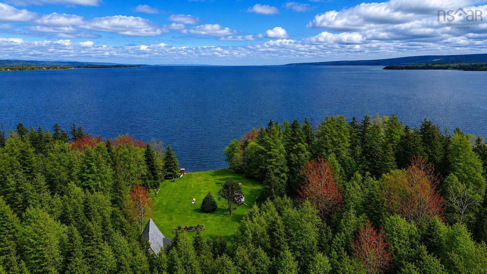$349,000.00: 1595 West Bay Road, Dundee