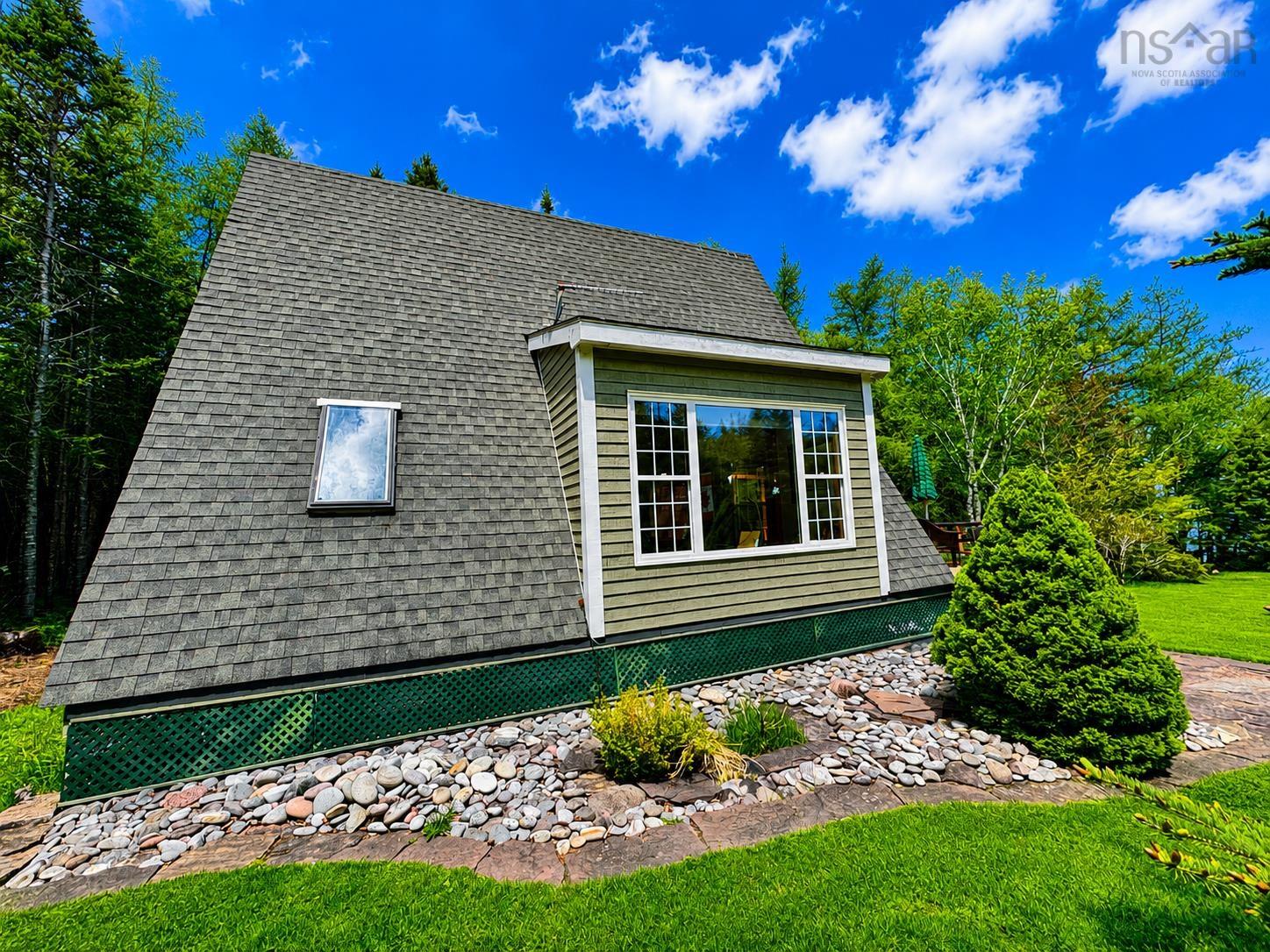 $349,000.00: 1595 West Bay Road, Dundee