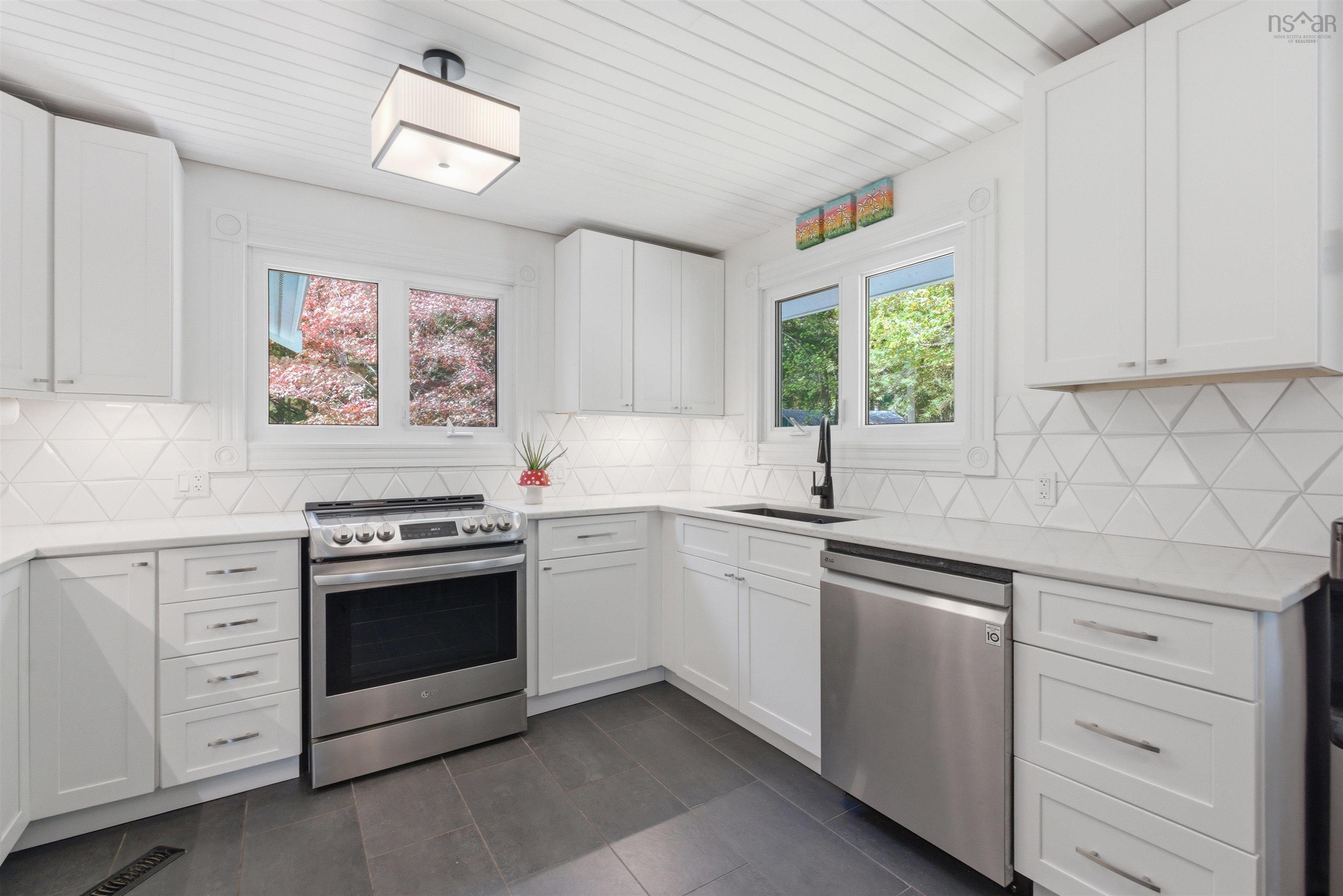 $750,000.00: 3570 Highway 325, Newcombville