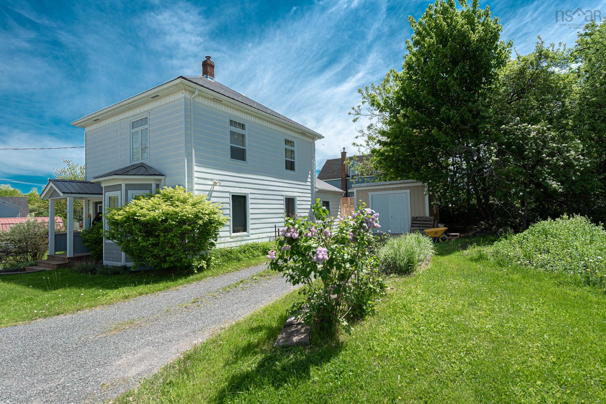 $399,900.00: 1925 Gregorys Lane, Westville