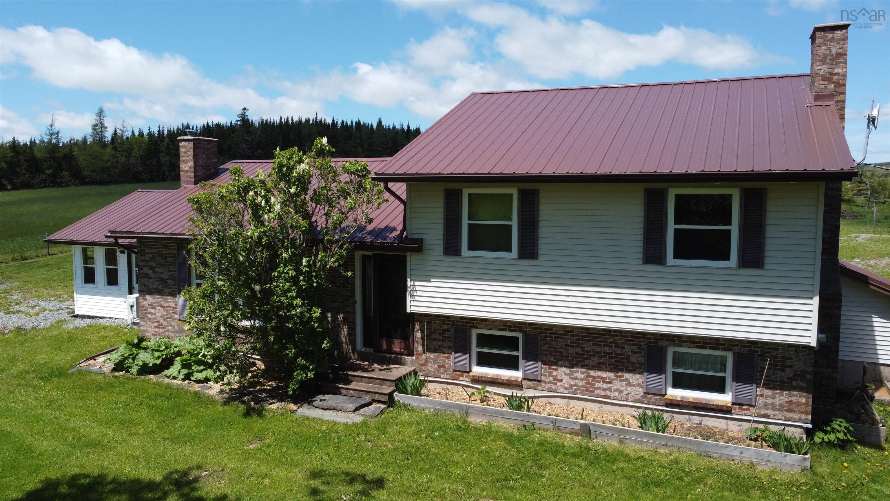 $694,900.00: 11454 Highway 224, Elmsvale