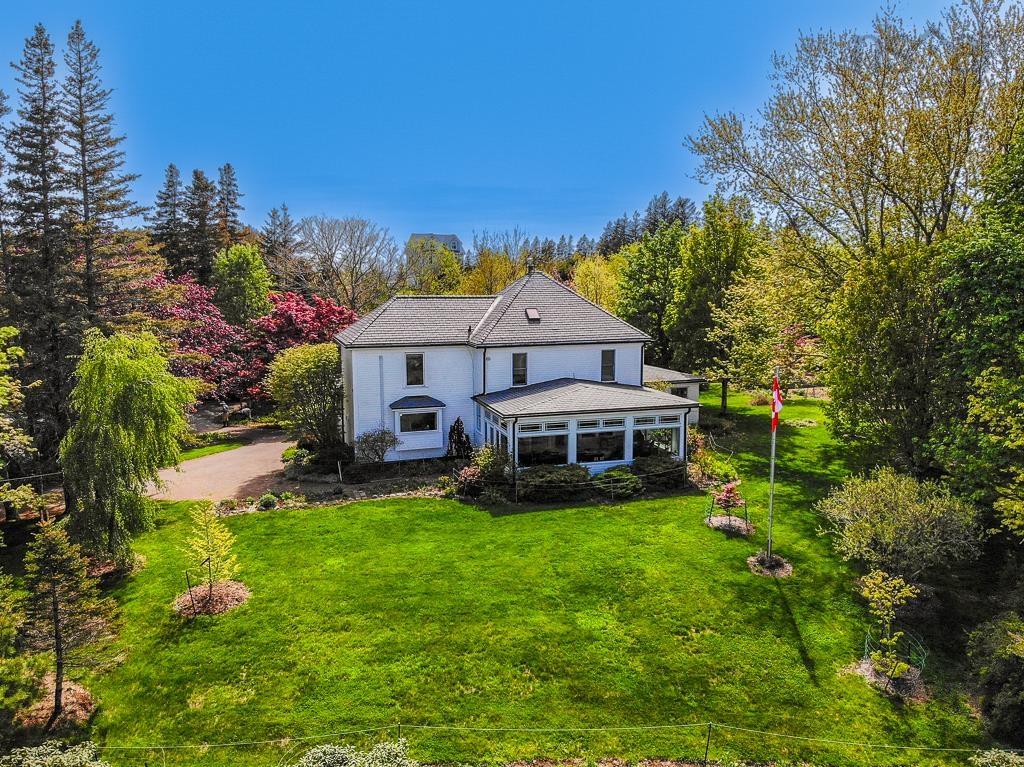 $1,390,000.00: 150 Knickle Road Extension, Lunenburg