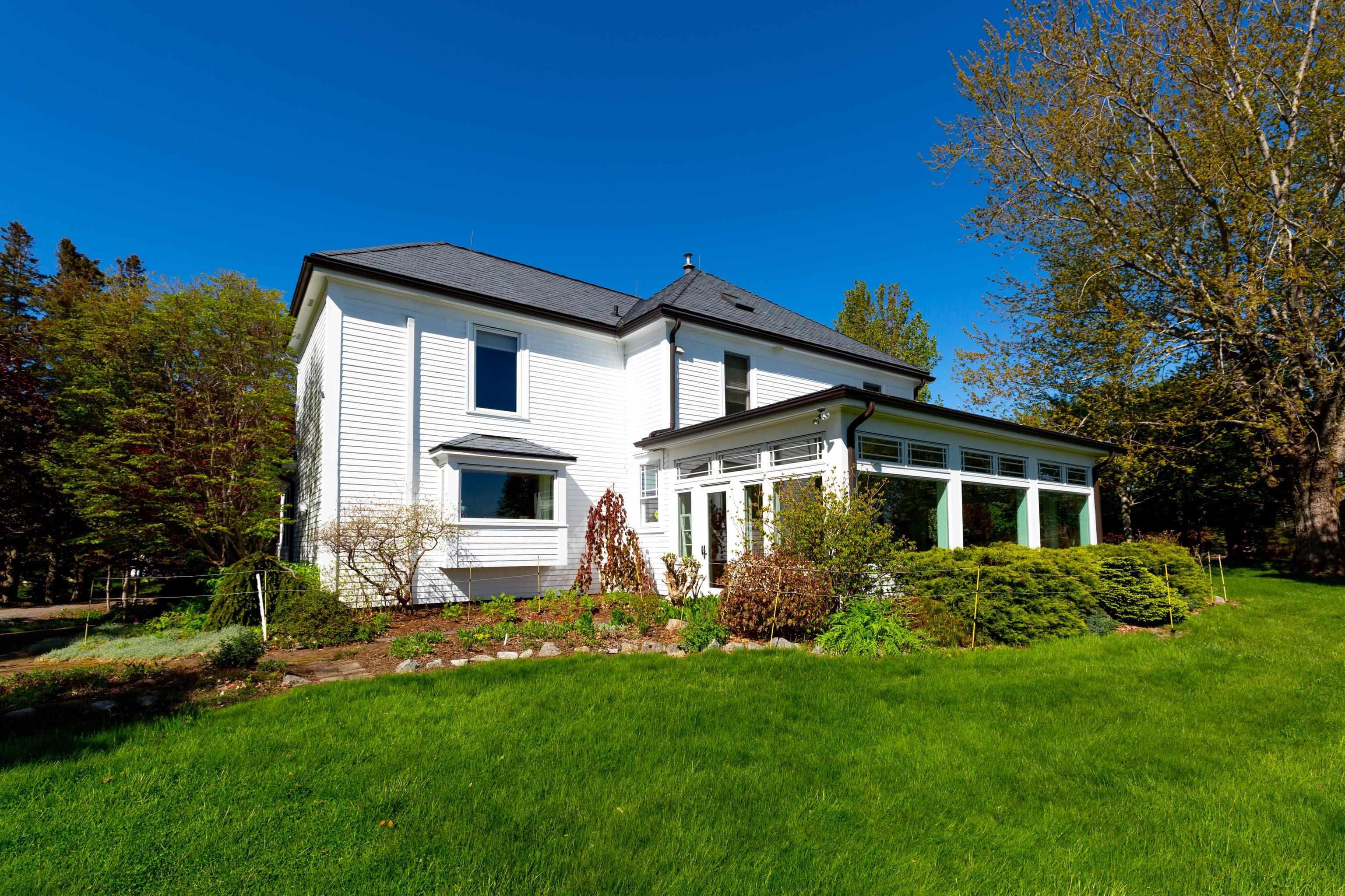 $1,390,000.00: 150 Knickle Road Extension, Lunenburg