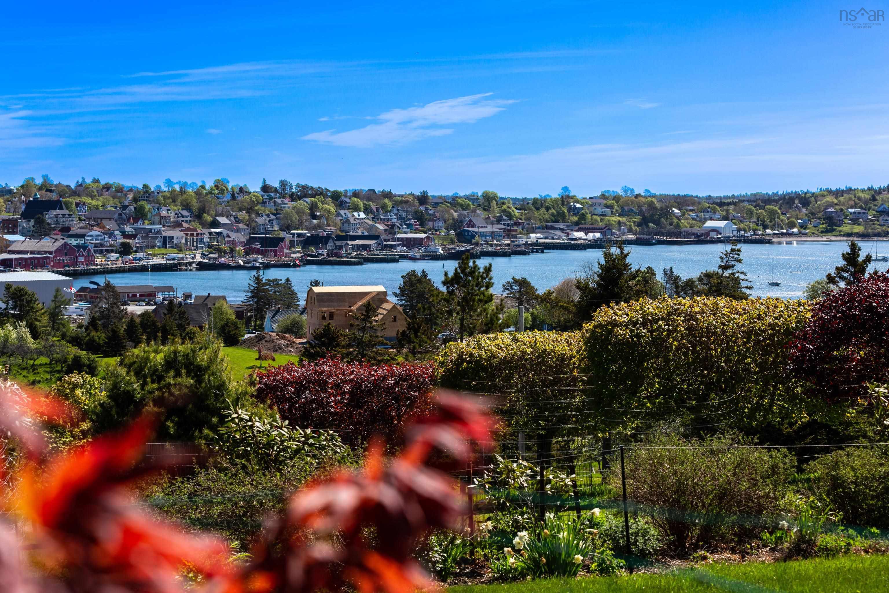 $1,390,000.00: 150 Knickle Road Extension, Lunenburg