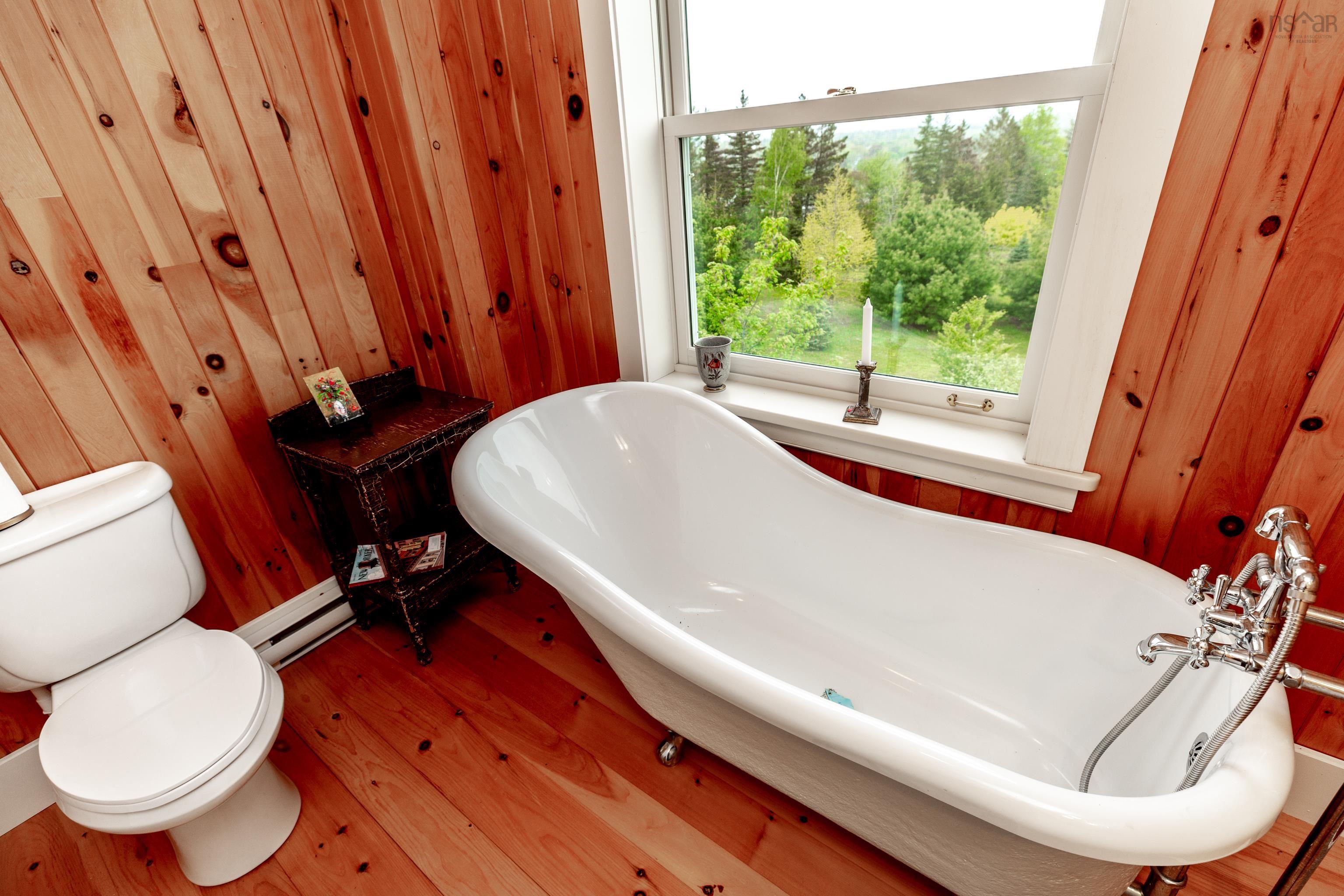 $1,390,000.00: 150 Knickle Road Extension, Lunenburg