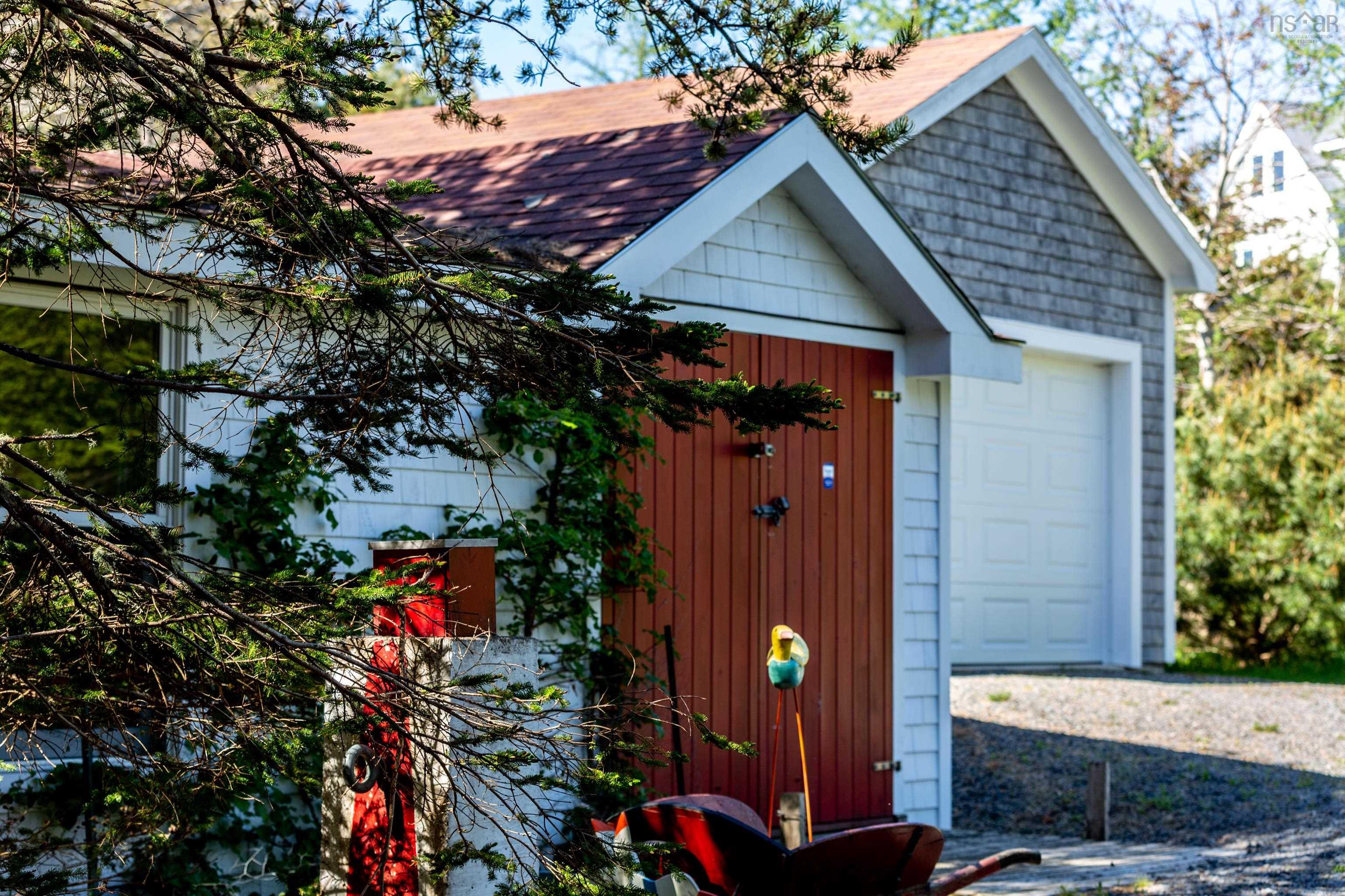 $1,390,000.00: 150 Knickle Road Extension, Lunenburg