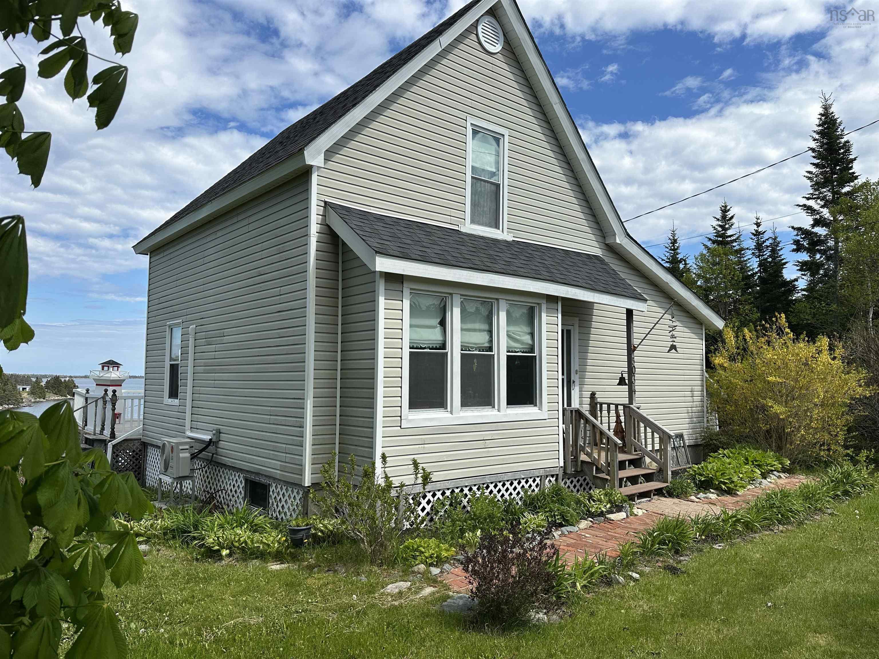 $349,000.00: 5034 Highway 7, Liscomb