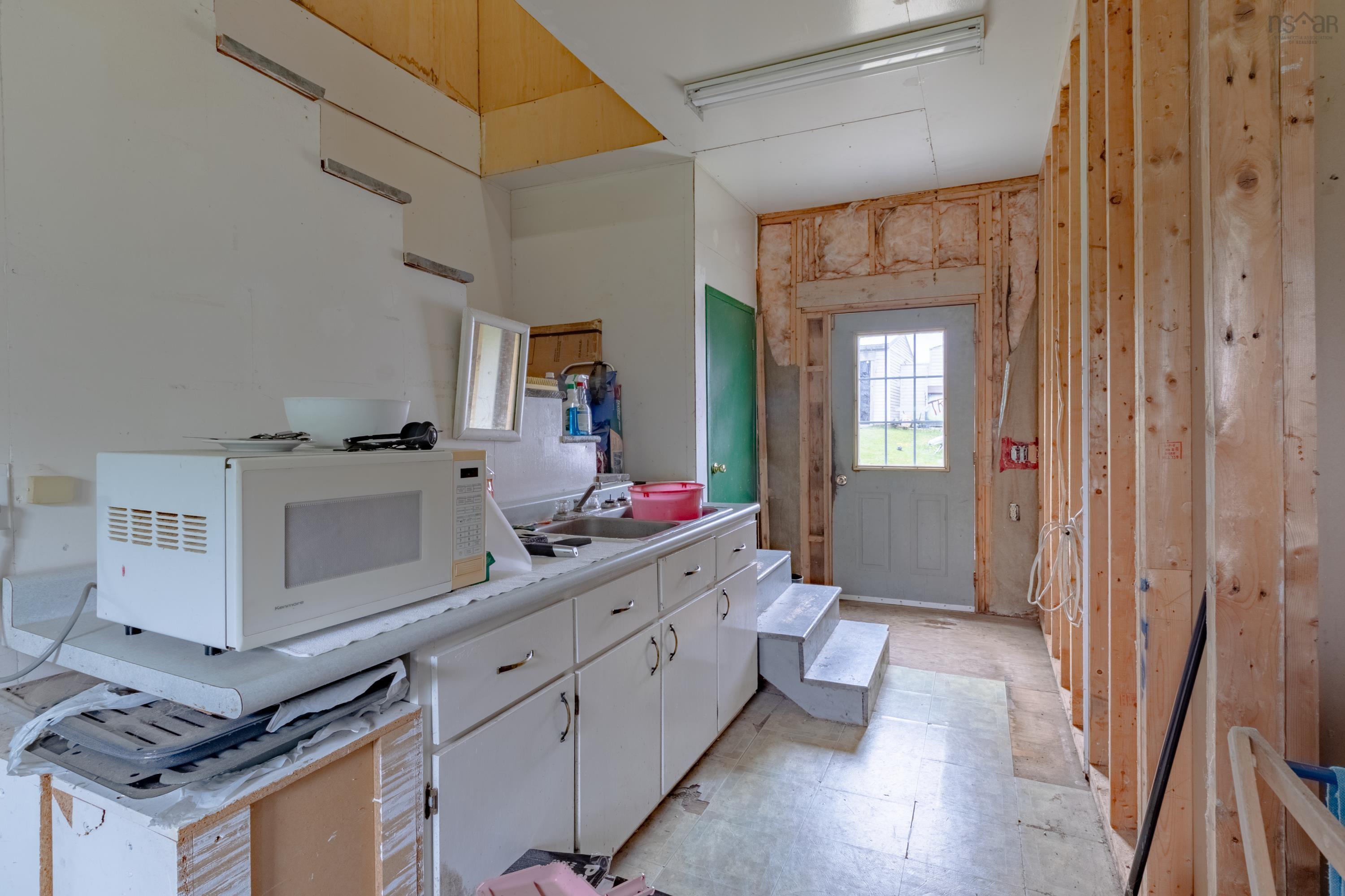 $375,000.00: 960 Highway 1, Little Brook