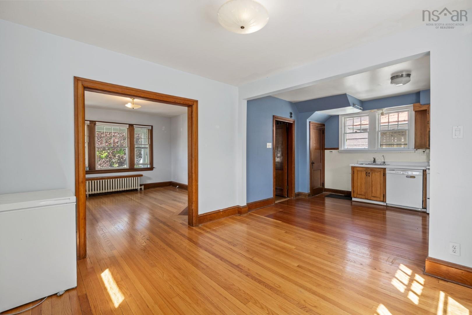 $809,000.00: 2031 Beech Street, Halifax
