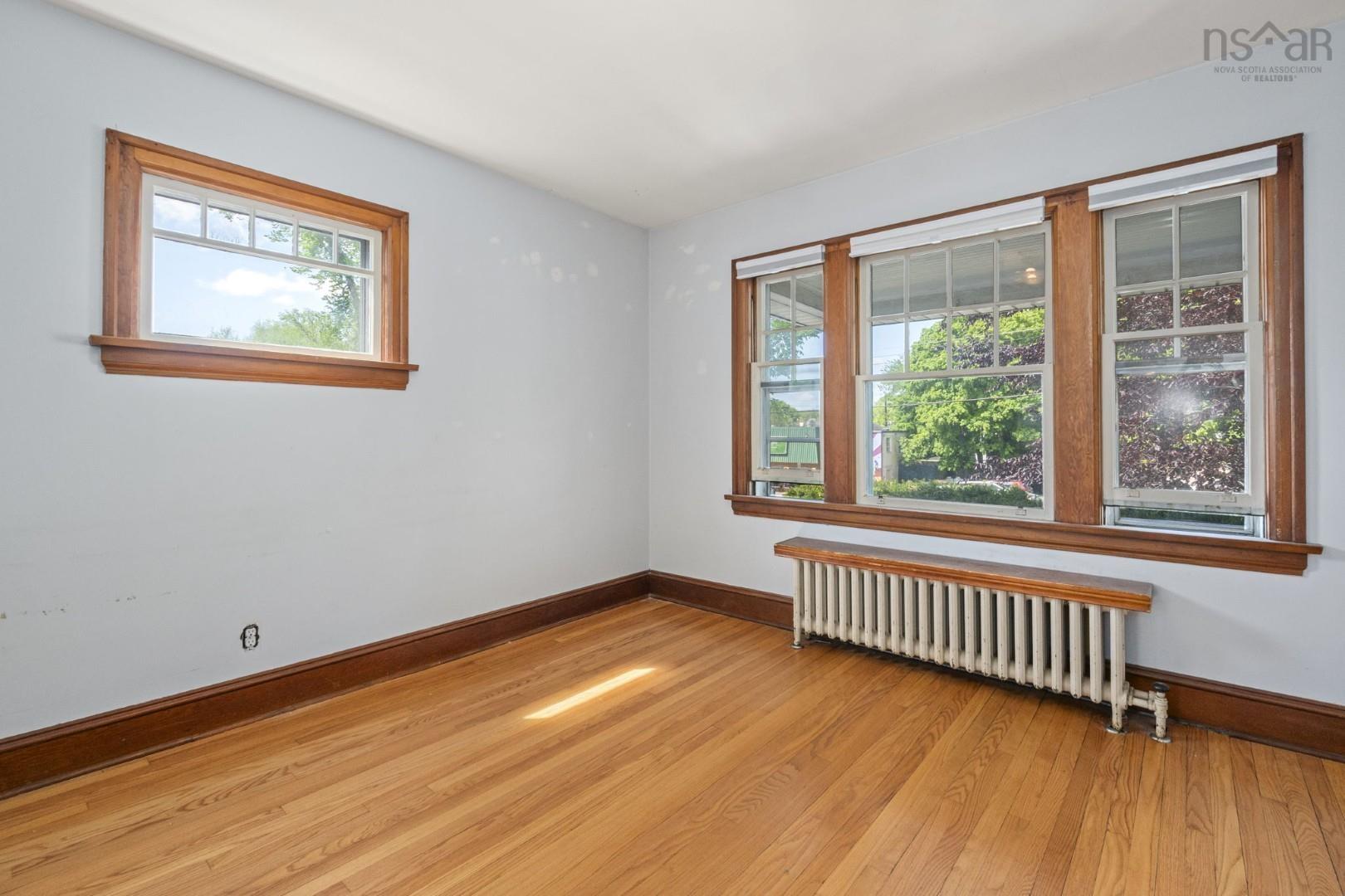 $809,000.00: 2031 Beech Street, Halifax