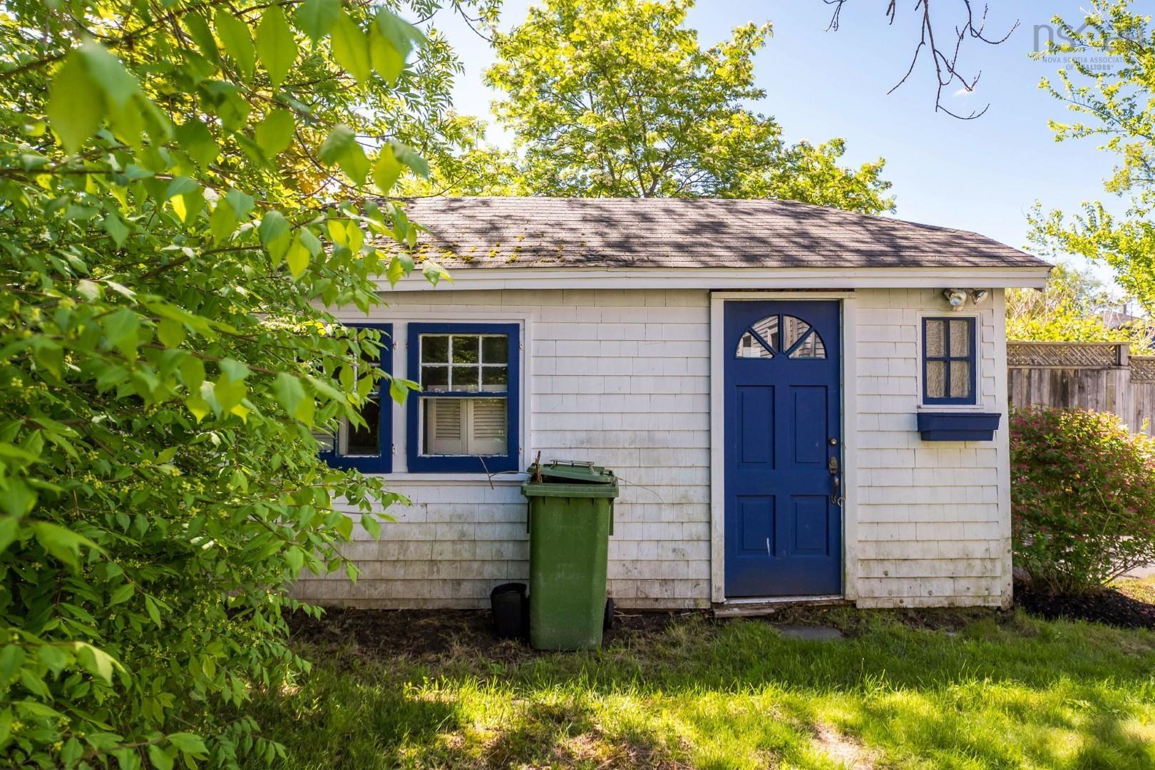 $809,000.00: 2031 Beech Street, Halifax