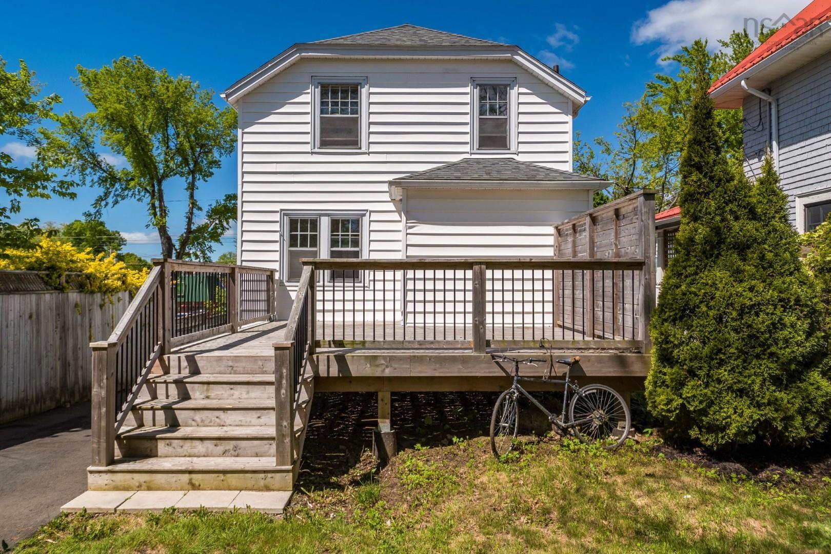 $809,000.00: 2031 Beech Street, Halifax
