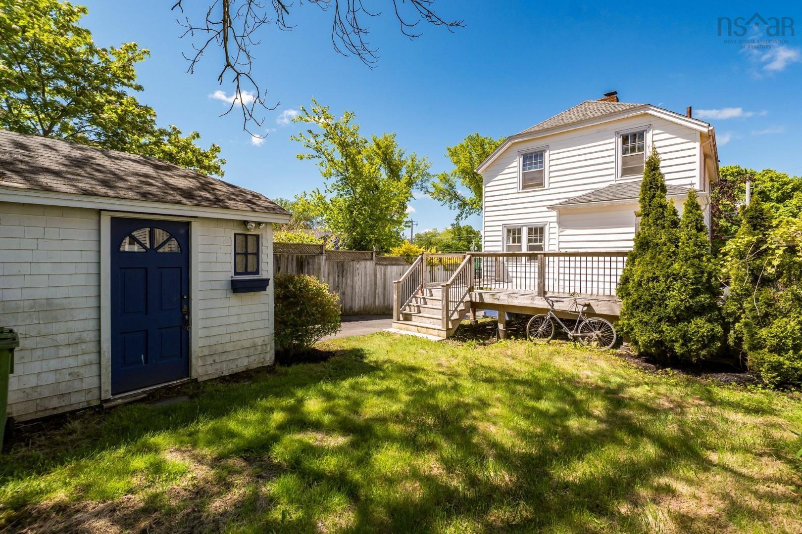$809,000.00: 2031 Beech Street, Halifax