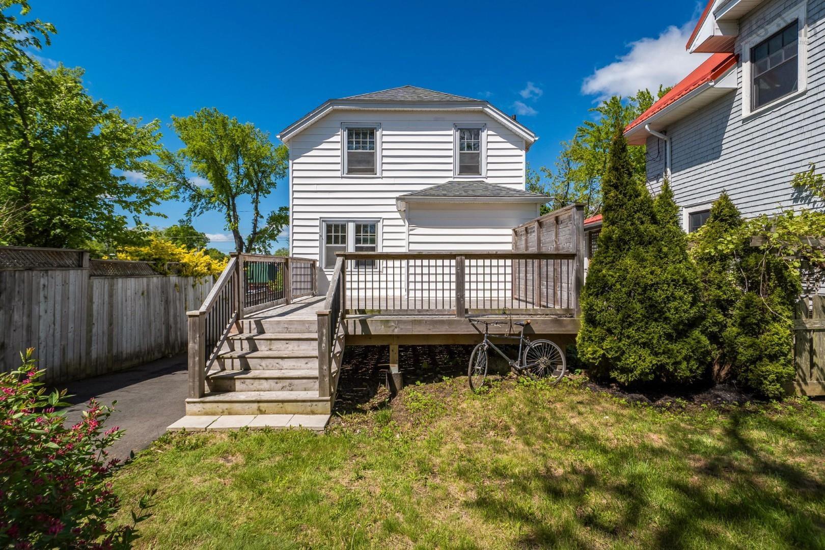 $809,000.00: 2031 Beech Street, Halifax