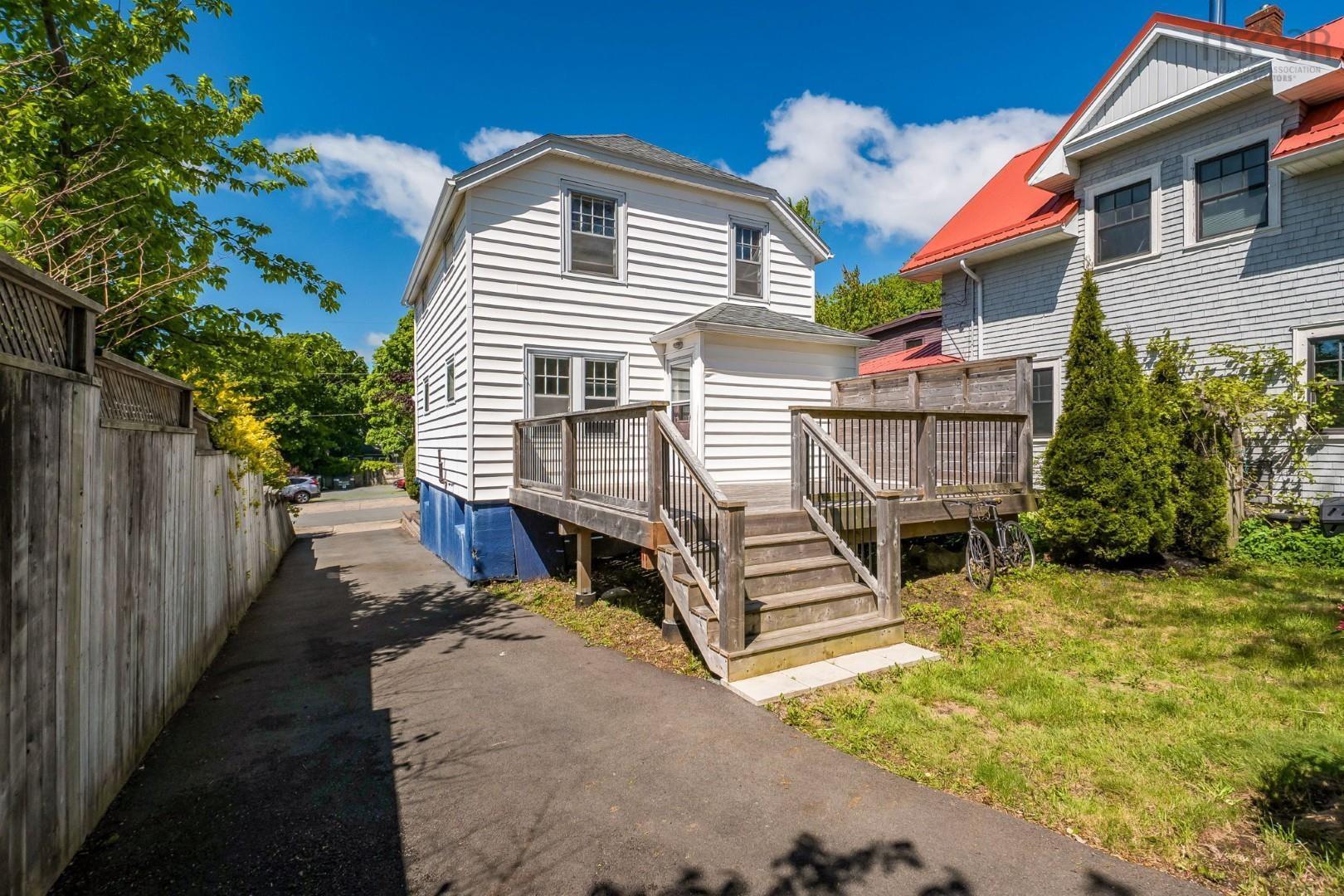 $809,000.00: 2031 Beech Street, Halifax