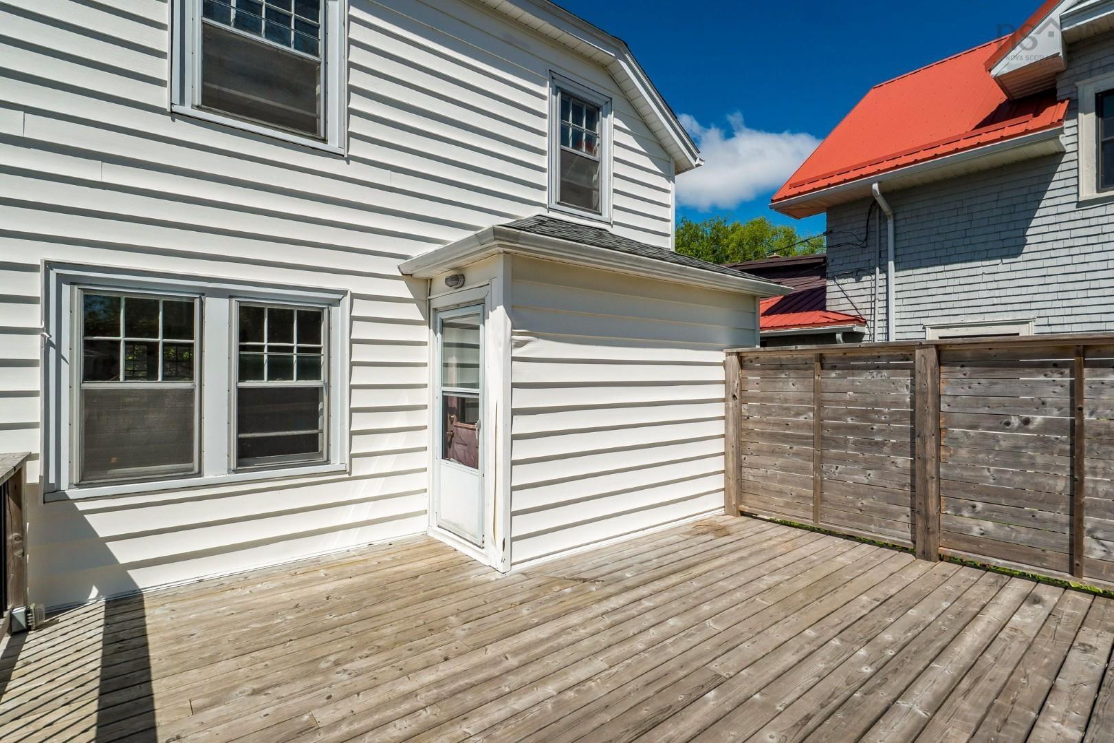 $809,000.00: 2031 Beech Street, Halifax