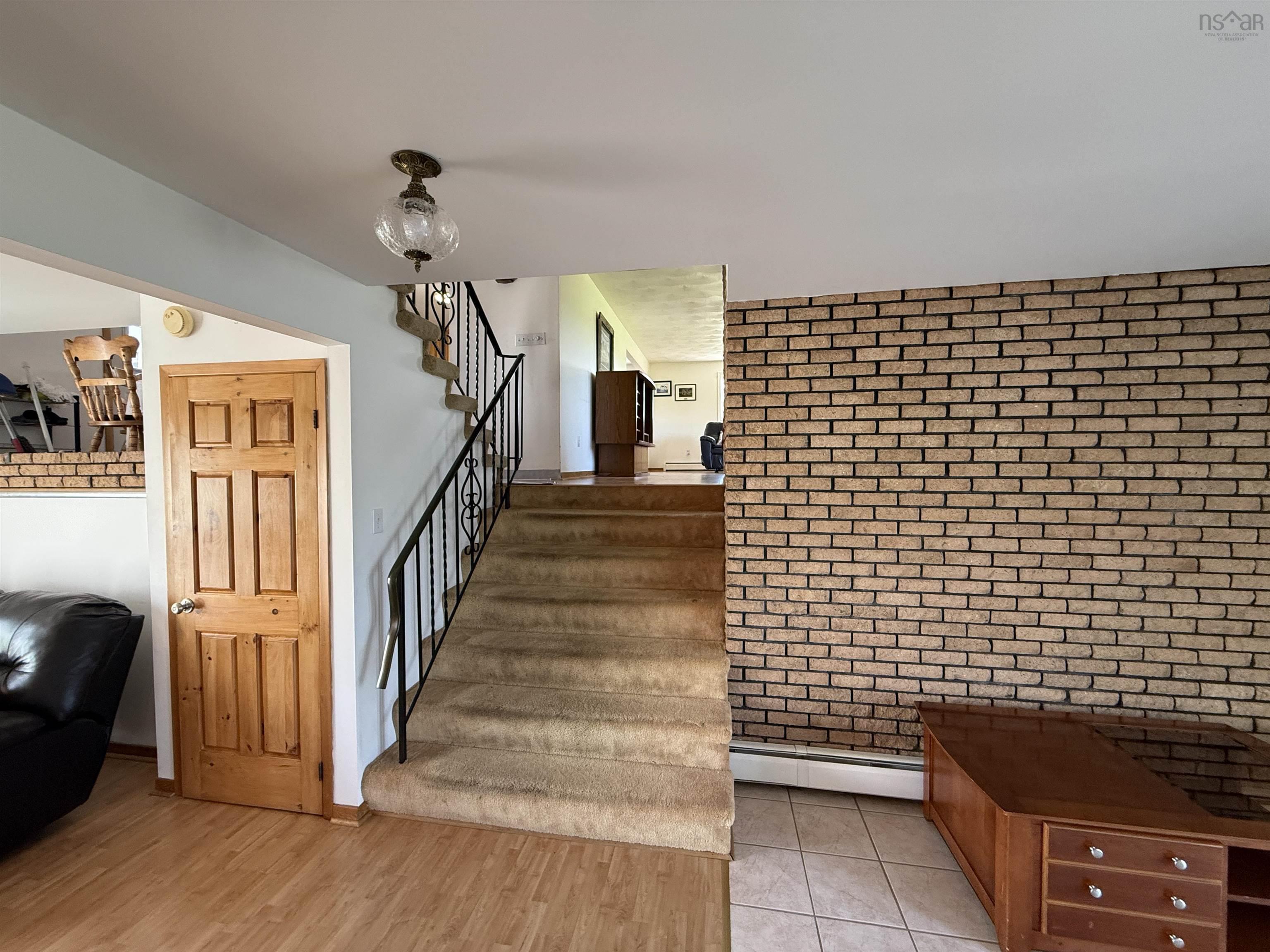$760,000.00: 947 Pleasant Valley Rd Road, Pleasant Valley