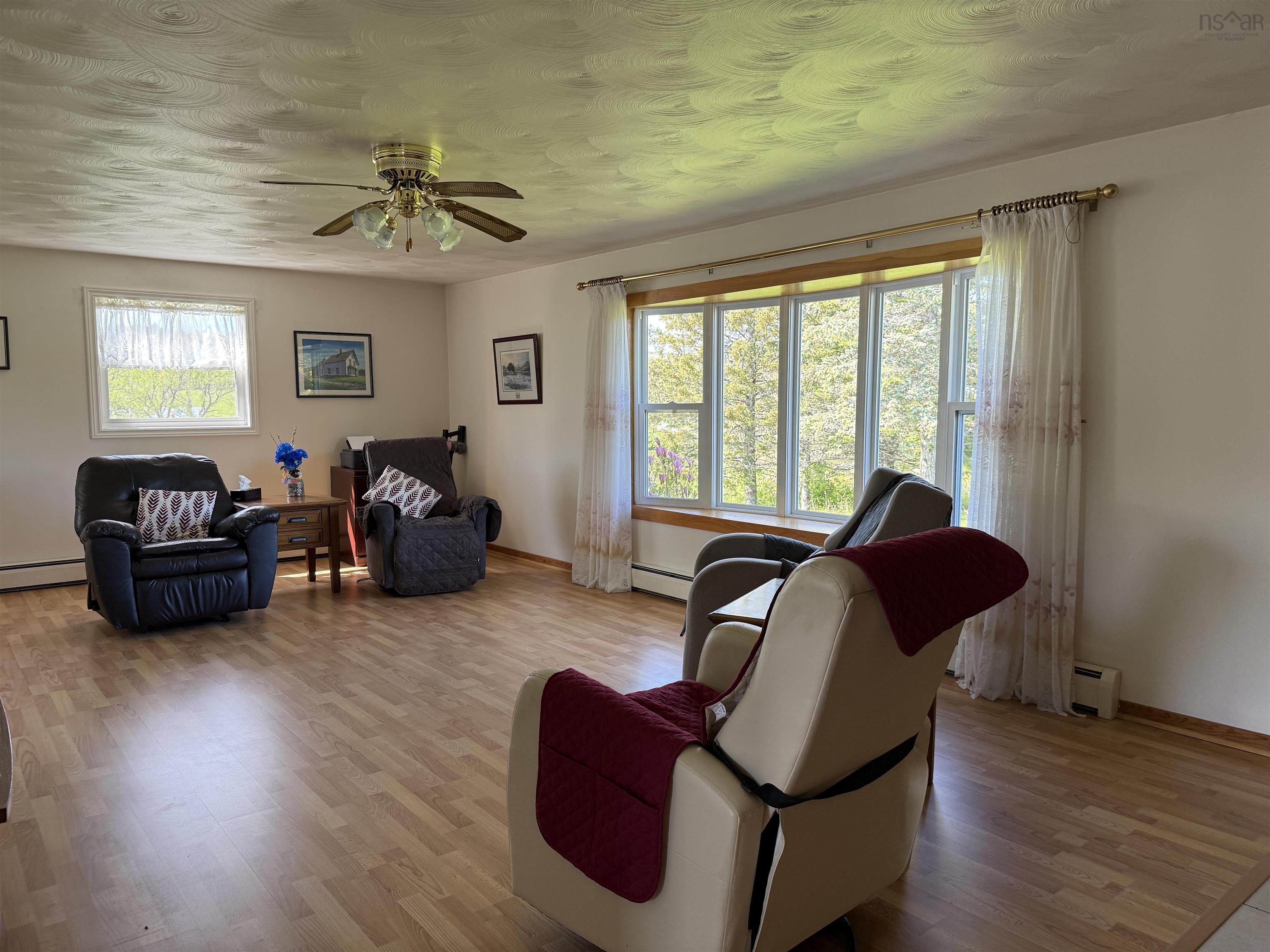 $760,000.00: 947 Pleasant Valley Rd Road, Pleasant Valley