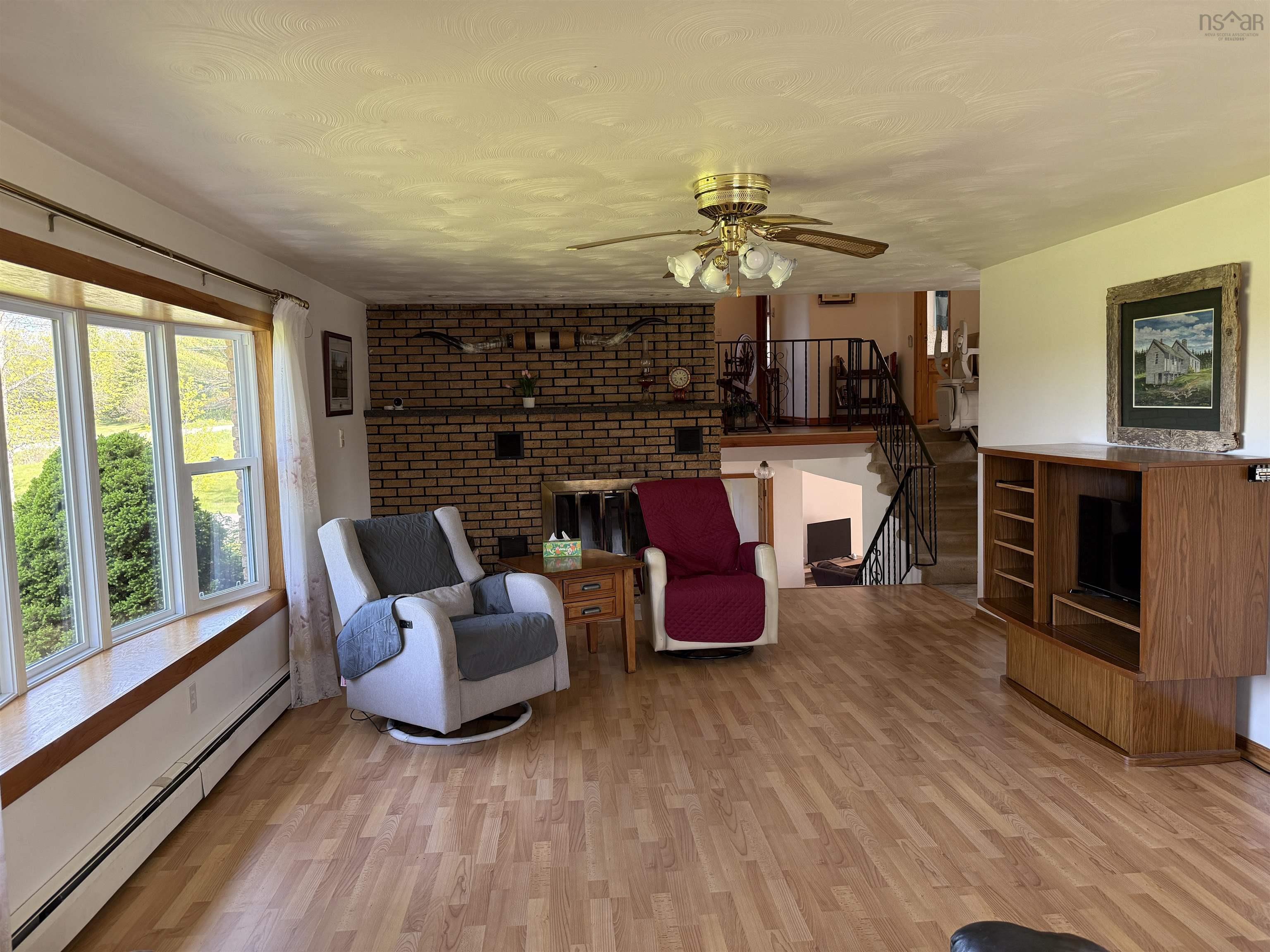 $760,000.00: 947 Pleasant Valley Rd Road, Pleasant Valley