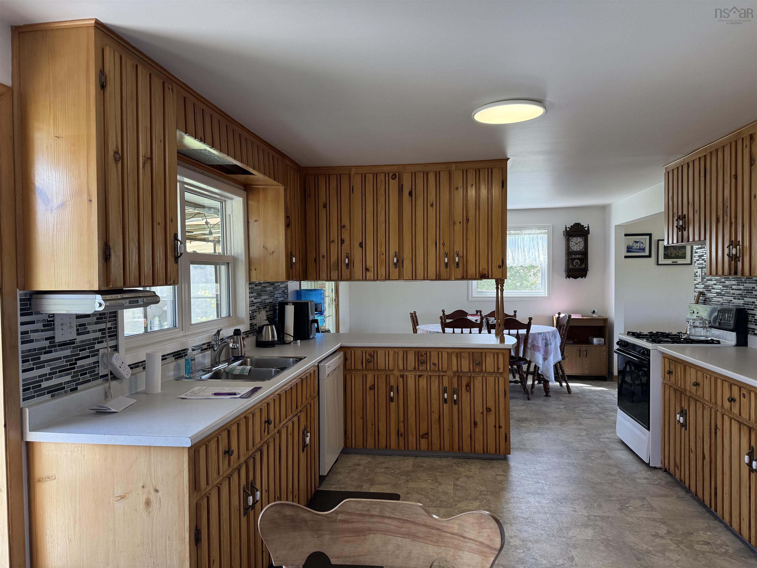 $760,000.00: 947 Pleasant Valley Rd Road, Pleasant Valley