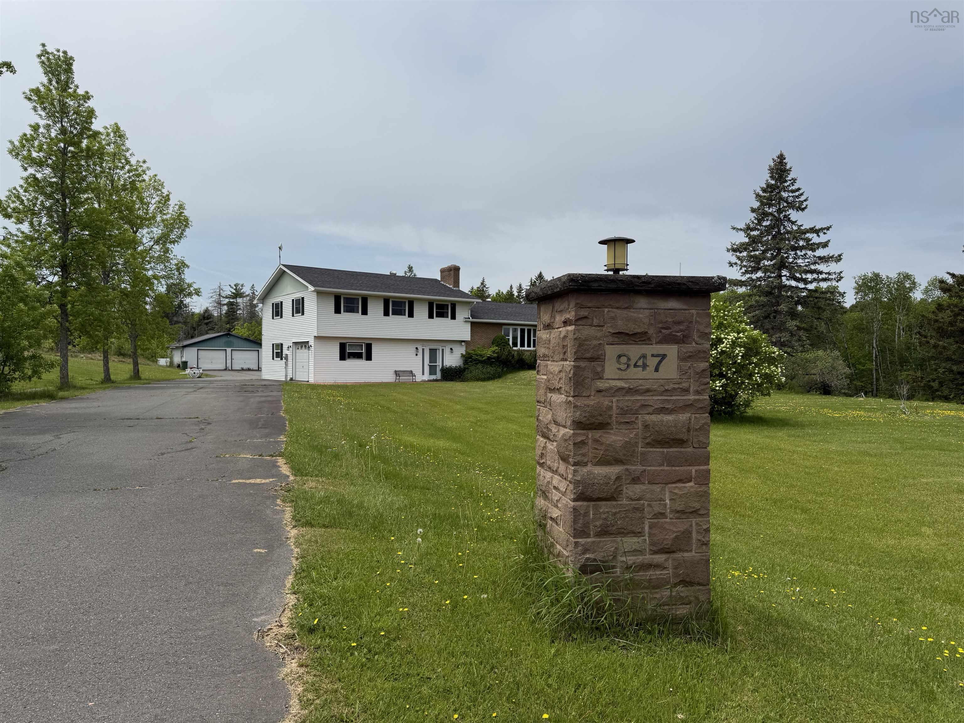 $760,000.00: 947 Pleasant Valley Rd Road, Pleasant Valley