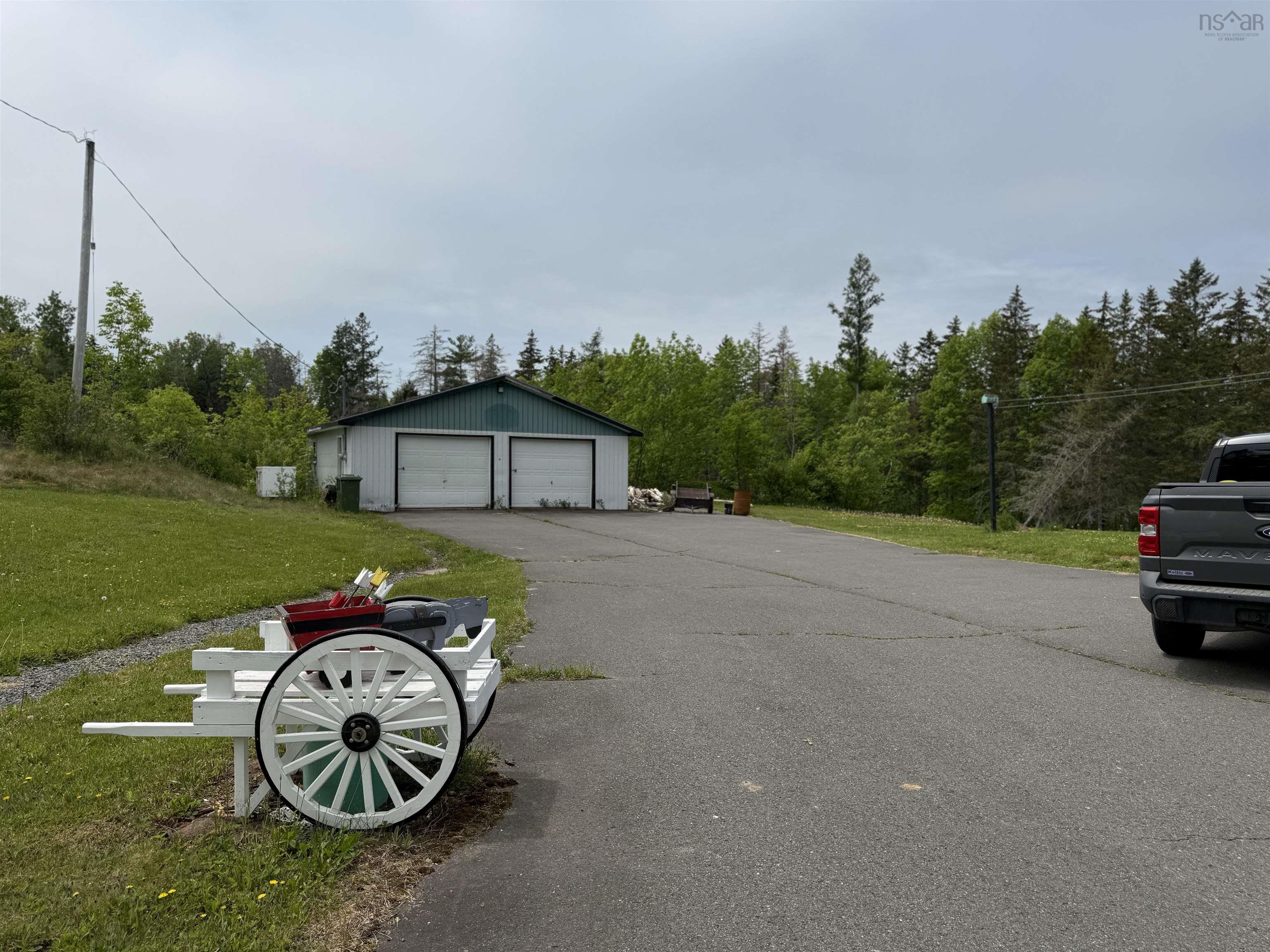 $760,000.00: 947 Pleasant Valley Rd Road, Pleasant Valley