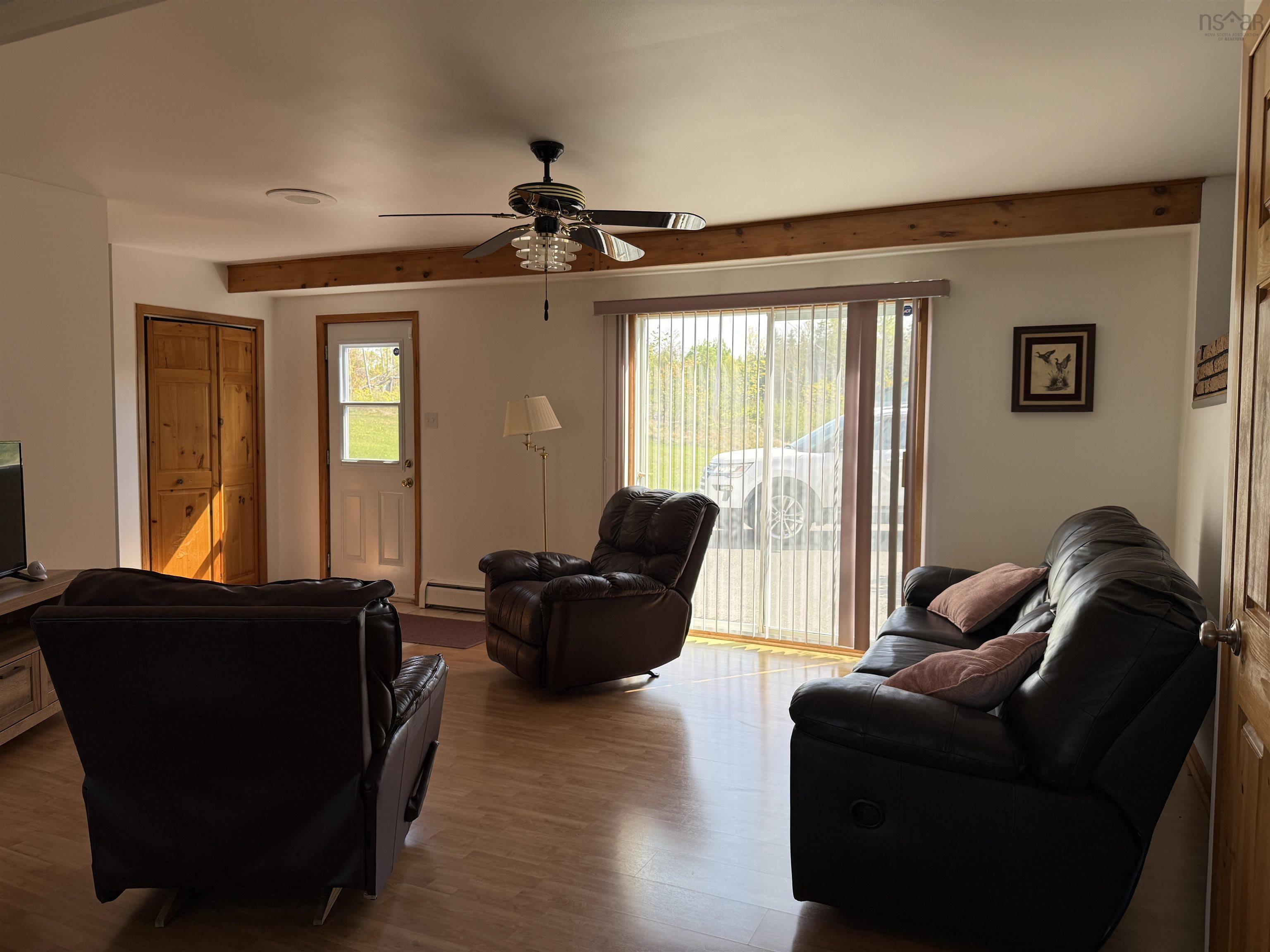 $760,000.00: 947 Pleasant Valley Rd Road, Pleasant Valley