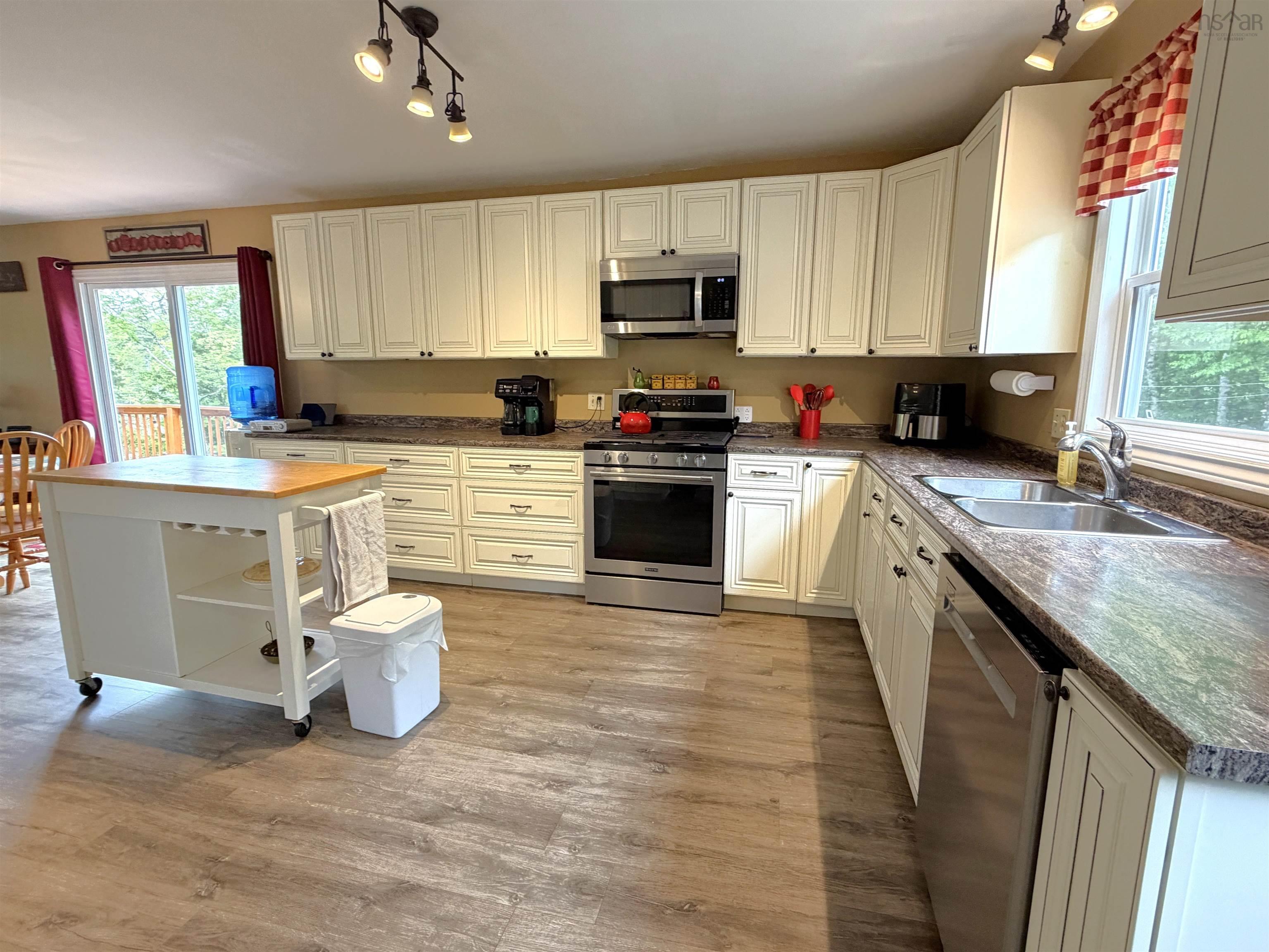 $399,000.00: 292 Hillcrest Drive, East Loon Lake Village