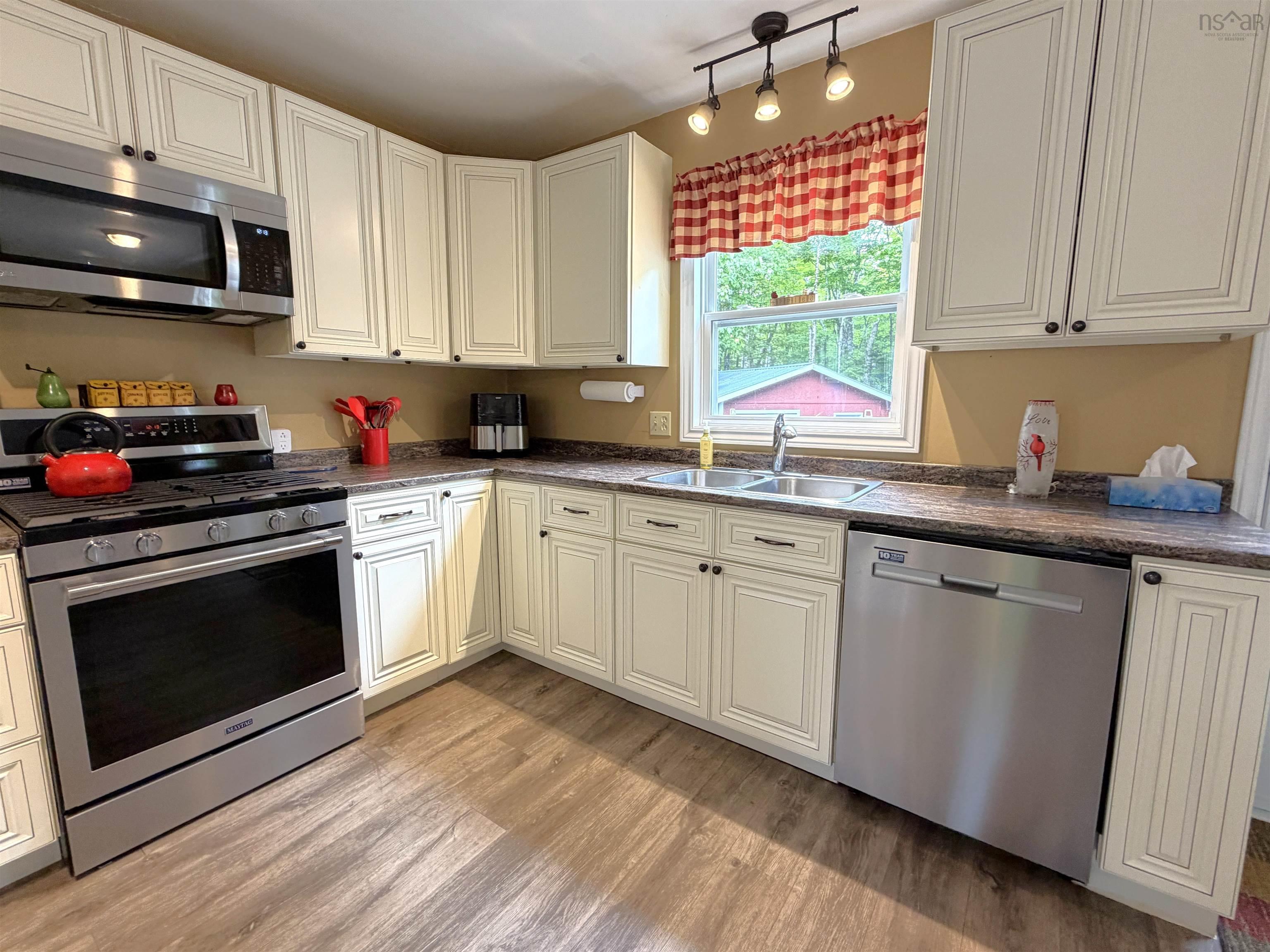 $399,000.00: 292 Hillcrest Drive, East Loon Lake Village