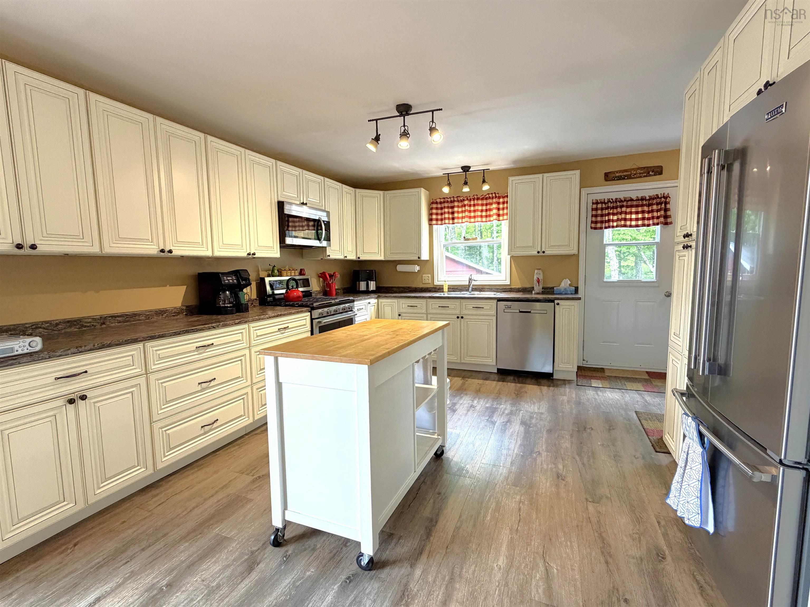 $399,000.00: 292 Hillcrest Drive, East Loon Lake Village