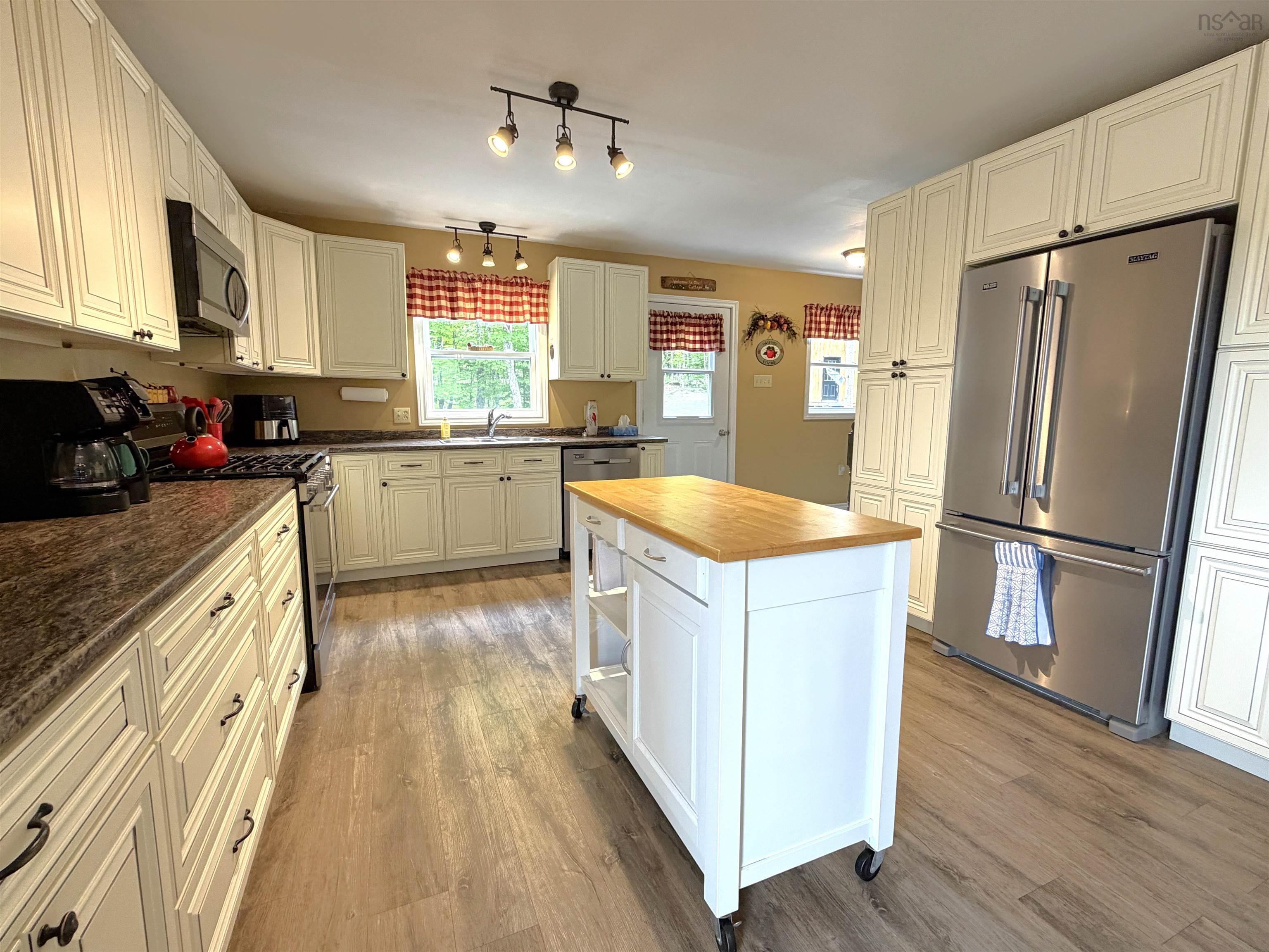 $399,000.00: 292 Hillcrest Drive, East Loon Lake Village