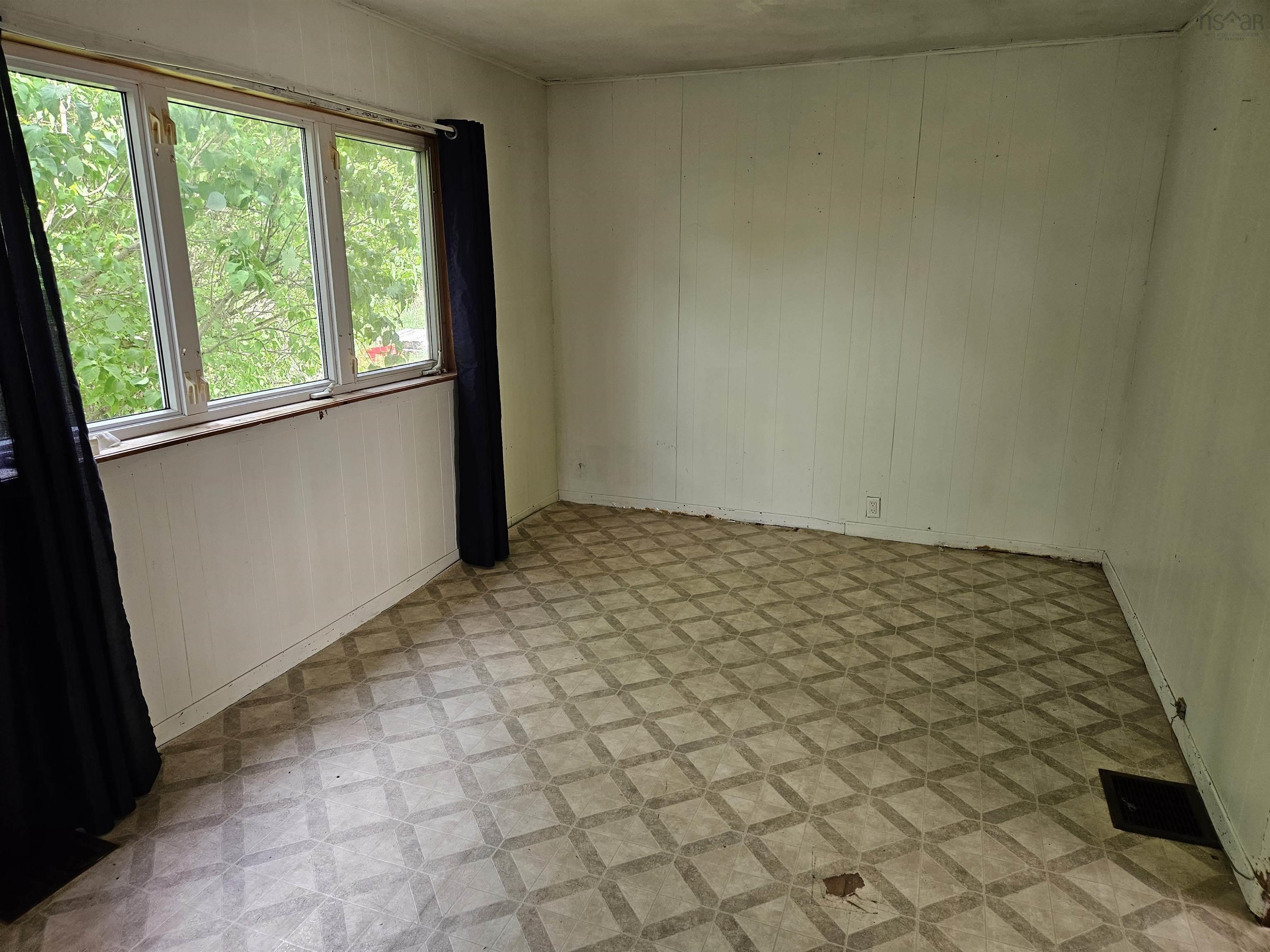 $269,900.00: 9902 204 Highway, South Victoria