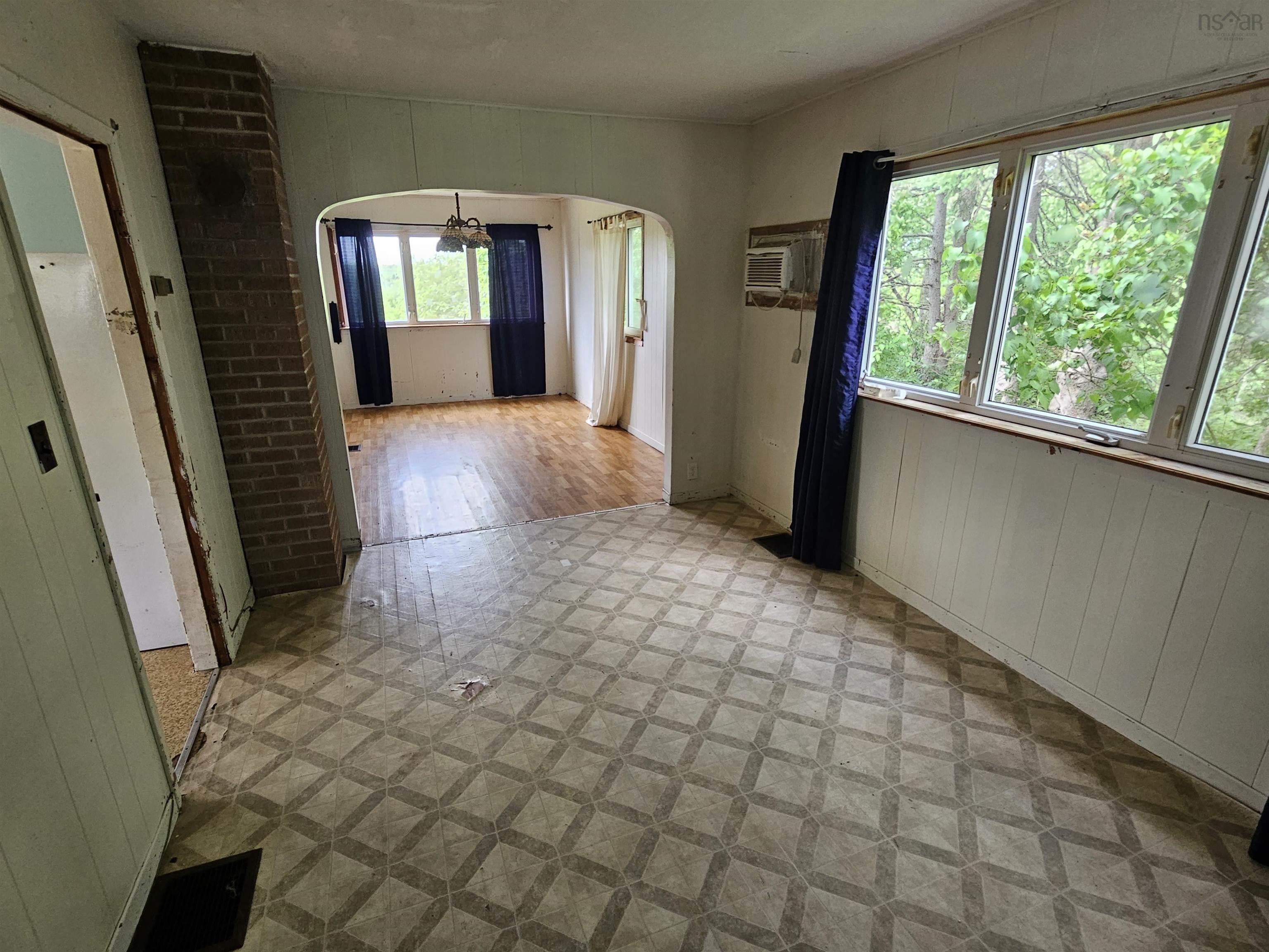 $269,900.00: 9902 204 Highway, South Victoria